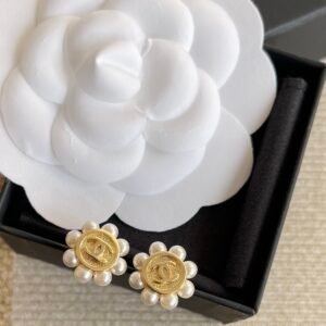 Alternative view of Chanel Earrings Pearl Gold