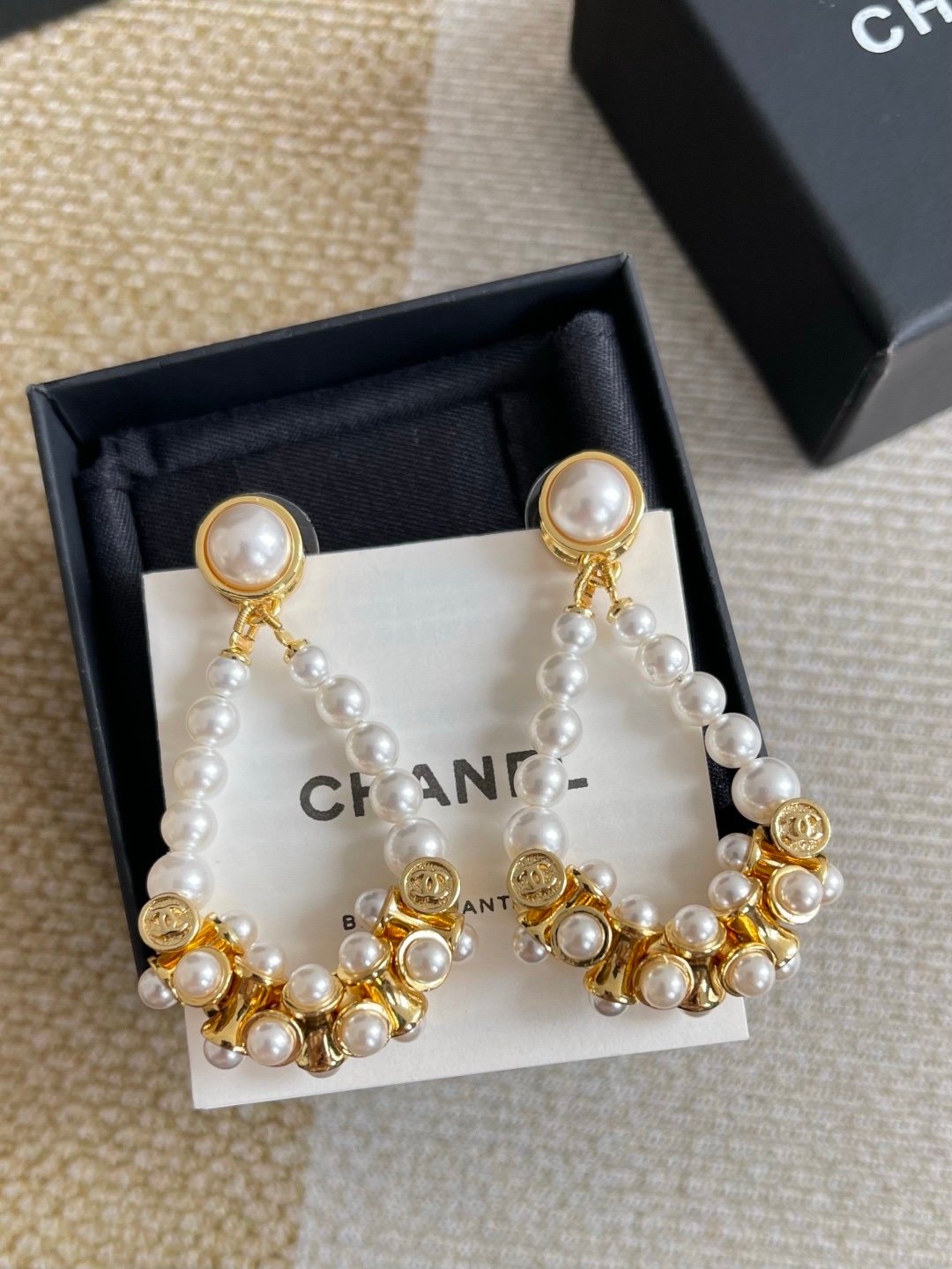 Chanel Earrings Pearl Gold