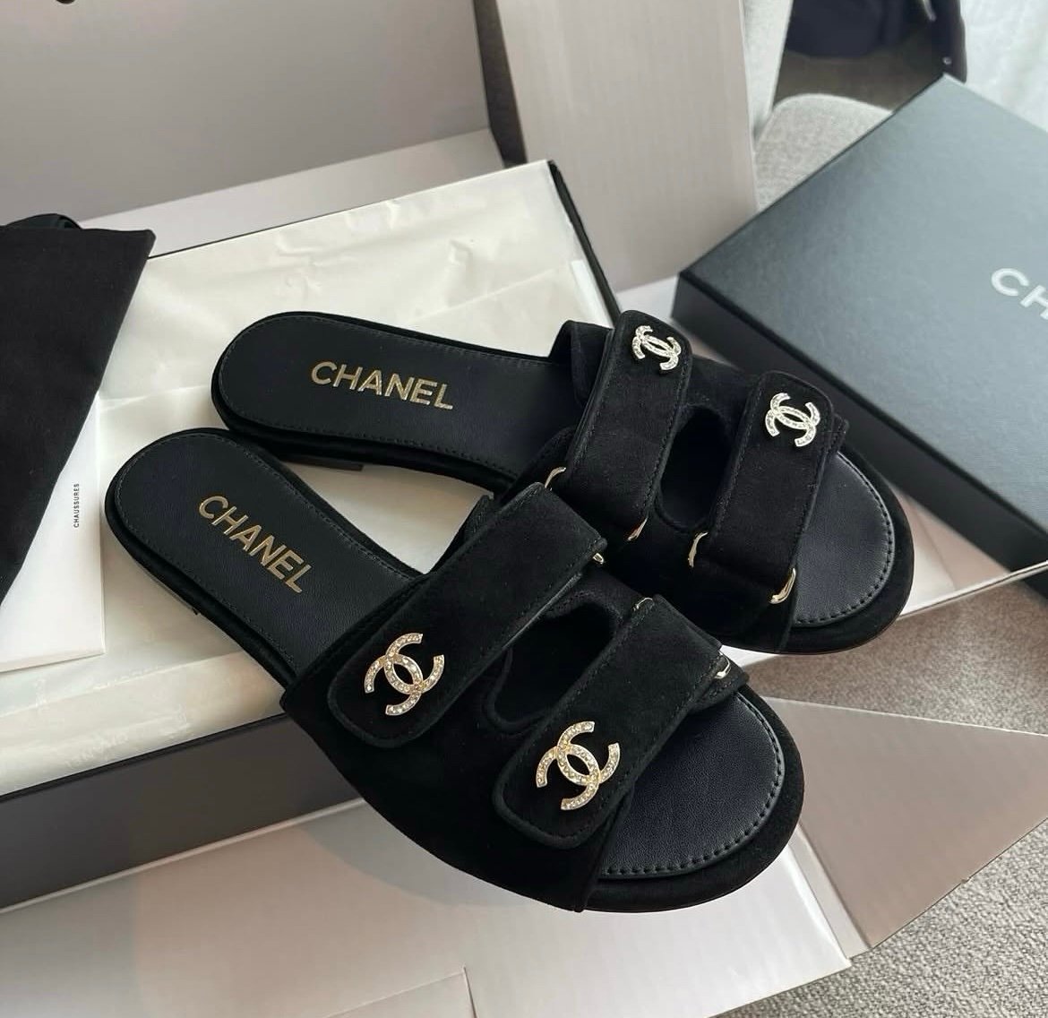 Chanel Suede Sandals in Black Silver - Afbeelding 2