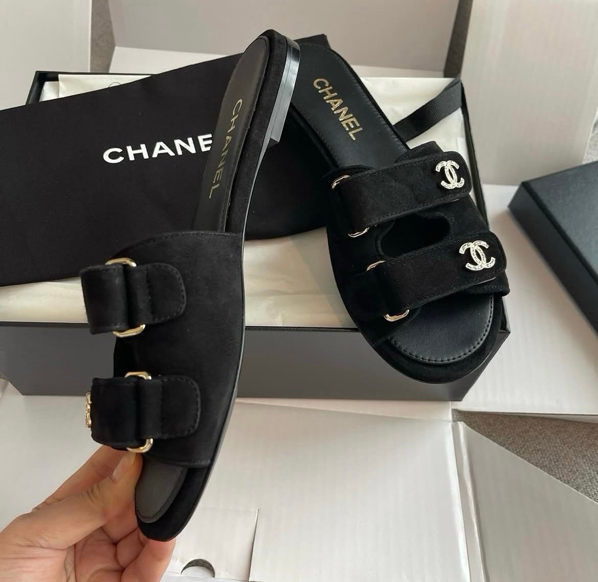 Chanel Suede Sandals in Black Silver - Afbeelding 3