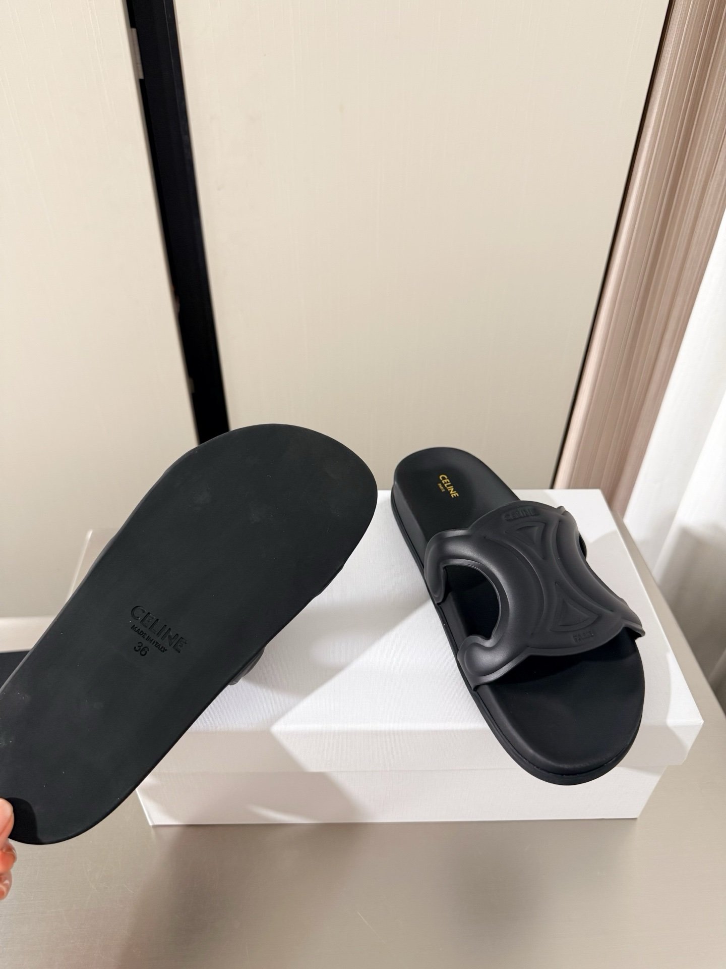 Celine Sandals in Black - Afbeelding 4