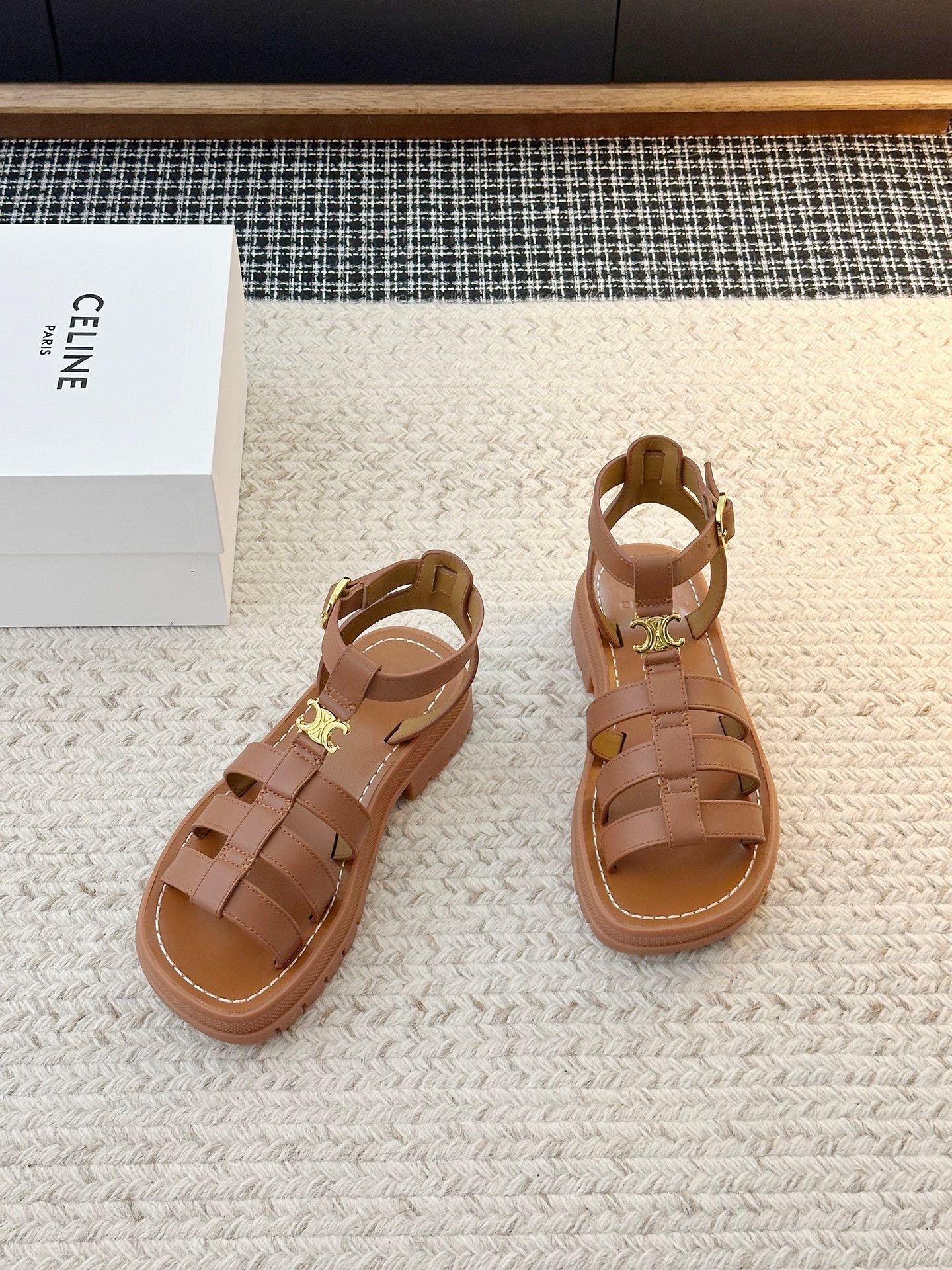 Celine Clea Triomphe Gladiator Sandals in Brown - Afbeelding 2