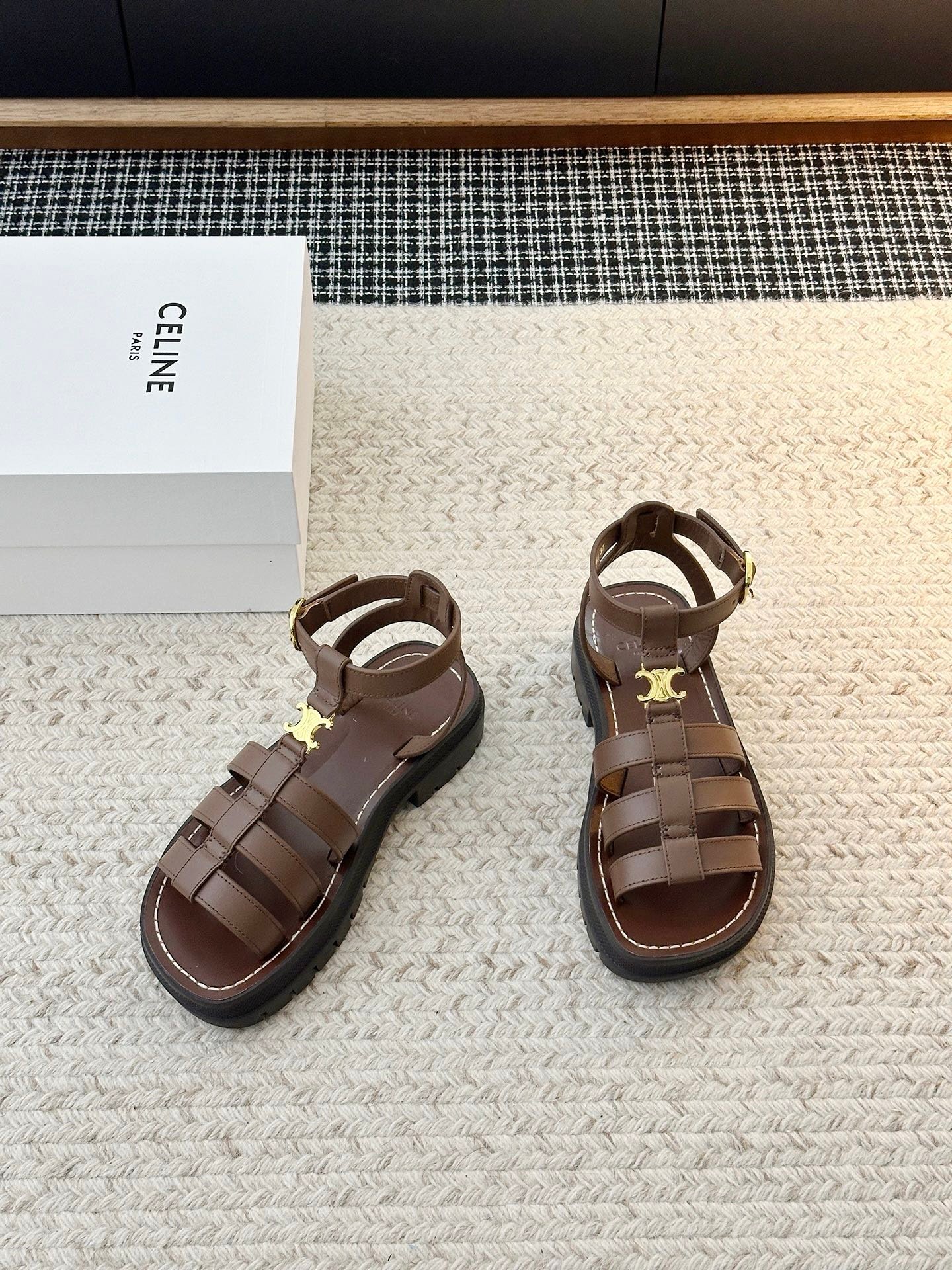 Celine Clea Triomphe Gladiator Sandals in Dark Brown - Afbeelding 2
