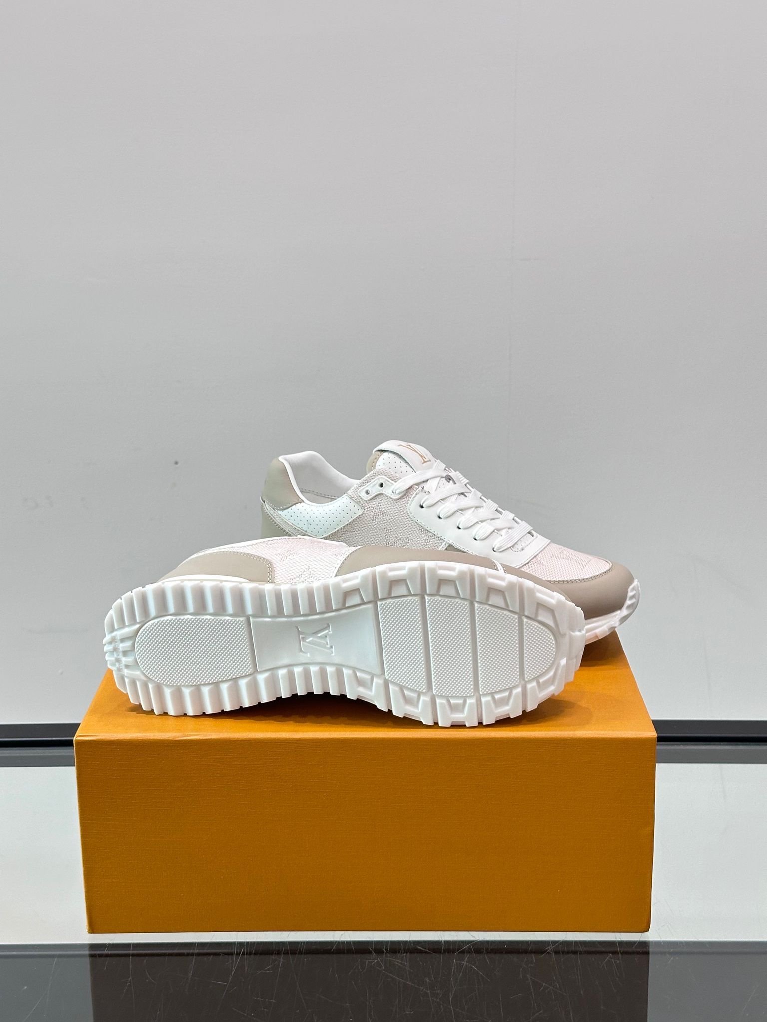 Louis Vuitton Run Away Beige - Afbeelding 4