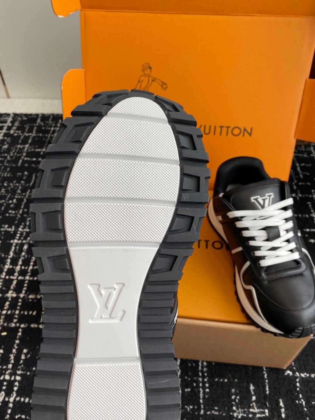 Louis Vuitton Run Away Maxi Black White - Afbeelding 8
