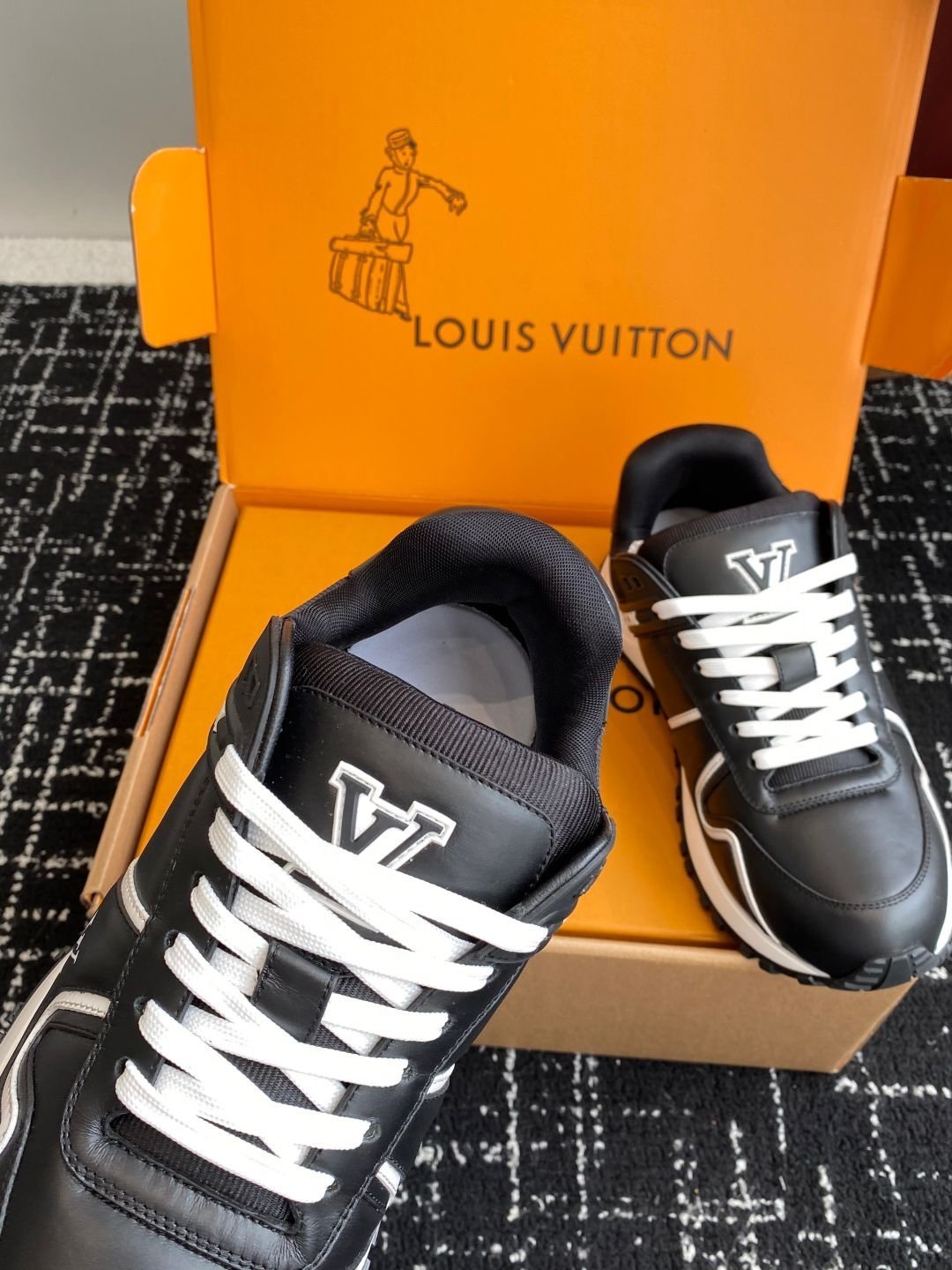 Louis Vuitton Run Away Maxi Black White - Afbeelding 7