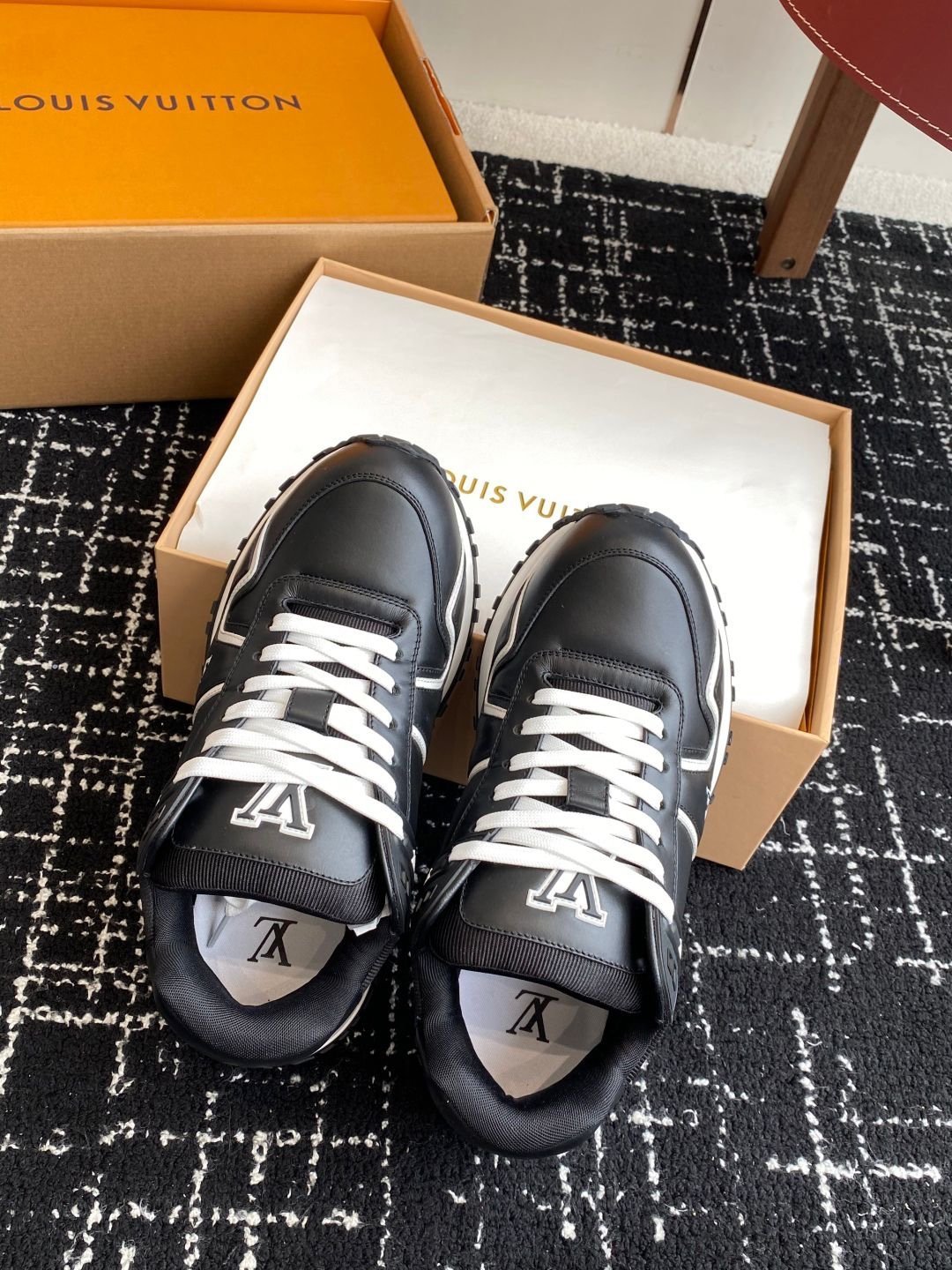 Louis Vuitton Run Away Maxi Black White - Afbeelding 5
