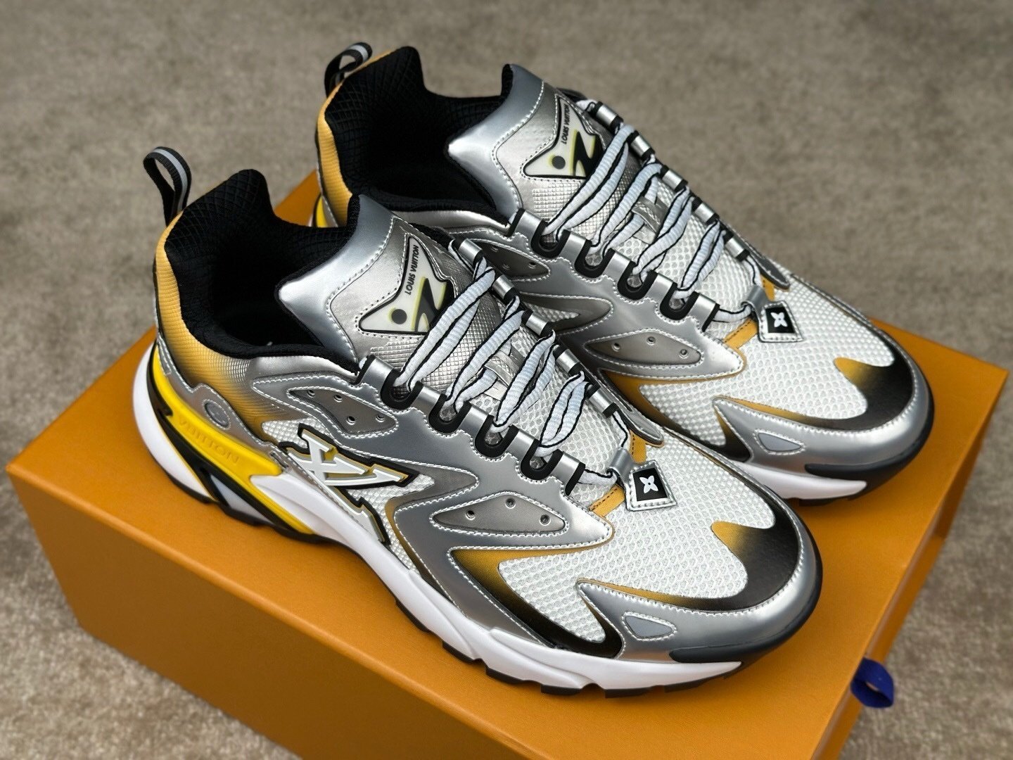 Louis Vuitton Runner Tatic Silver Yellow - Afbeelding 3