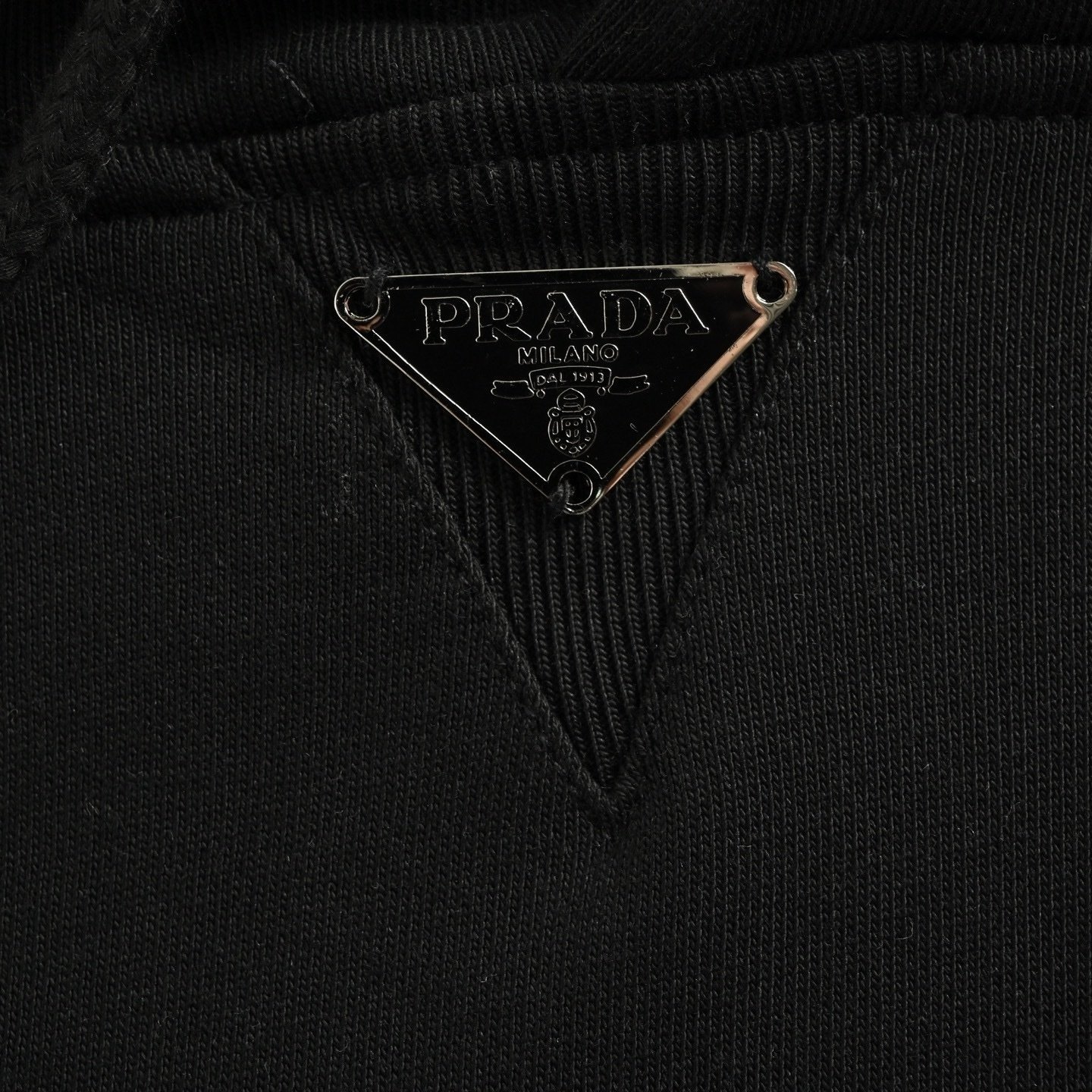 Prada Middle Logo Fleece Hoodie In Black - Afbeelding 5