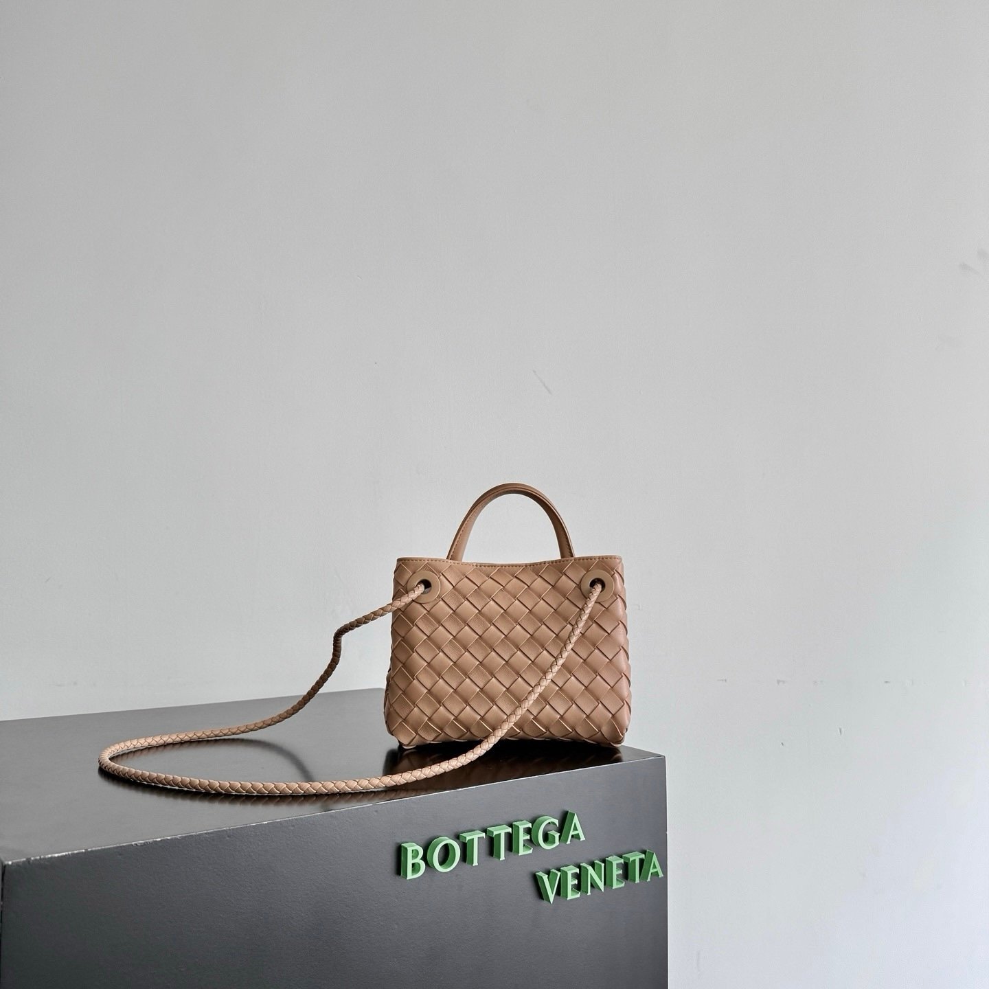 Bottega Veneta Mini Andiamo Dark Beige - Afbeelding 3