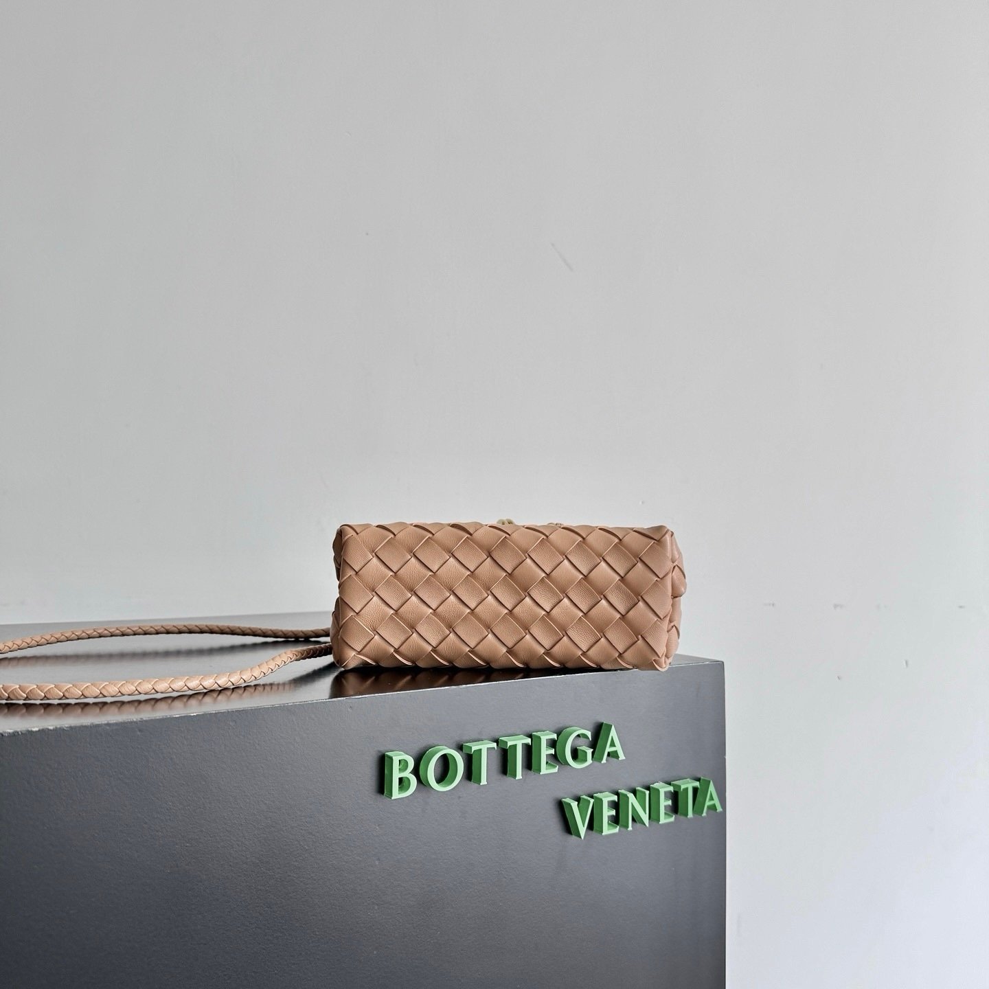 Bottega Veneta Mini Andiamo Dark Beige - Afbeelding 4