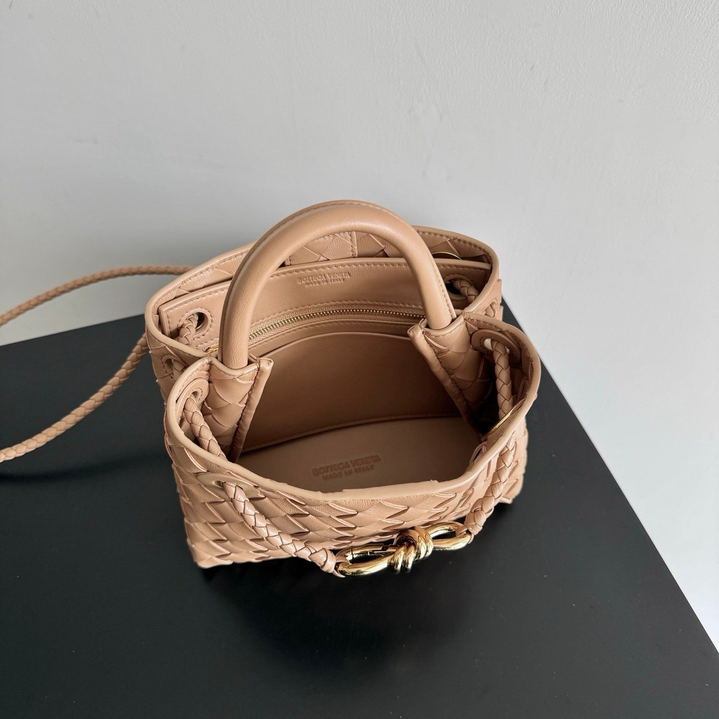 Bottega Veneta Mini Andiamo Dark Beige - Afbeelding 6