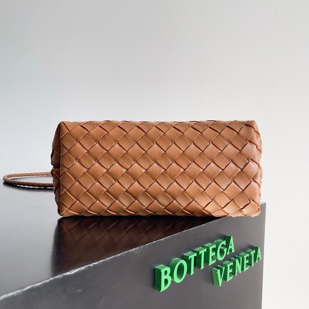 Bottega Veneta Small Andiamo Camel Brown - Afbeelding 4