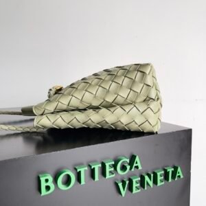 Alternative view of Bottega Veneta Small Andiamo Green