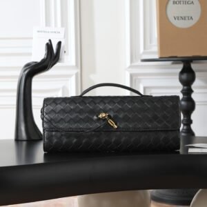 Bottega Veneta Andiamo Clutch Black