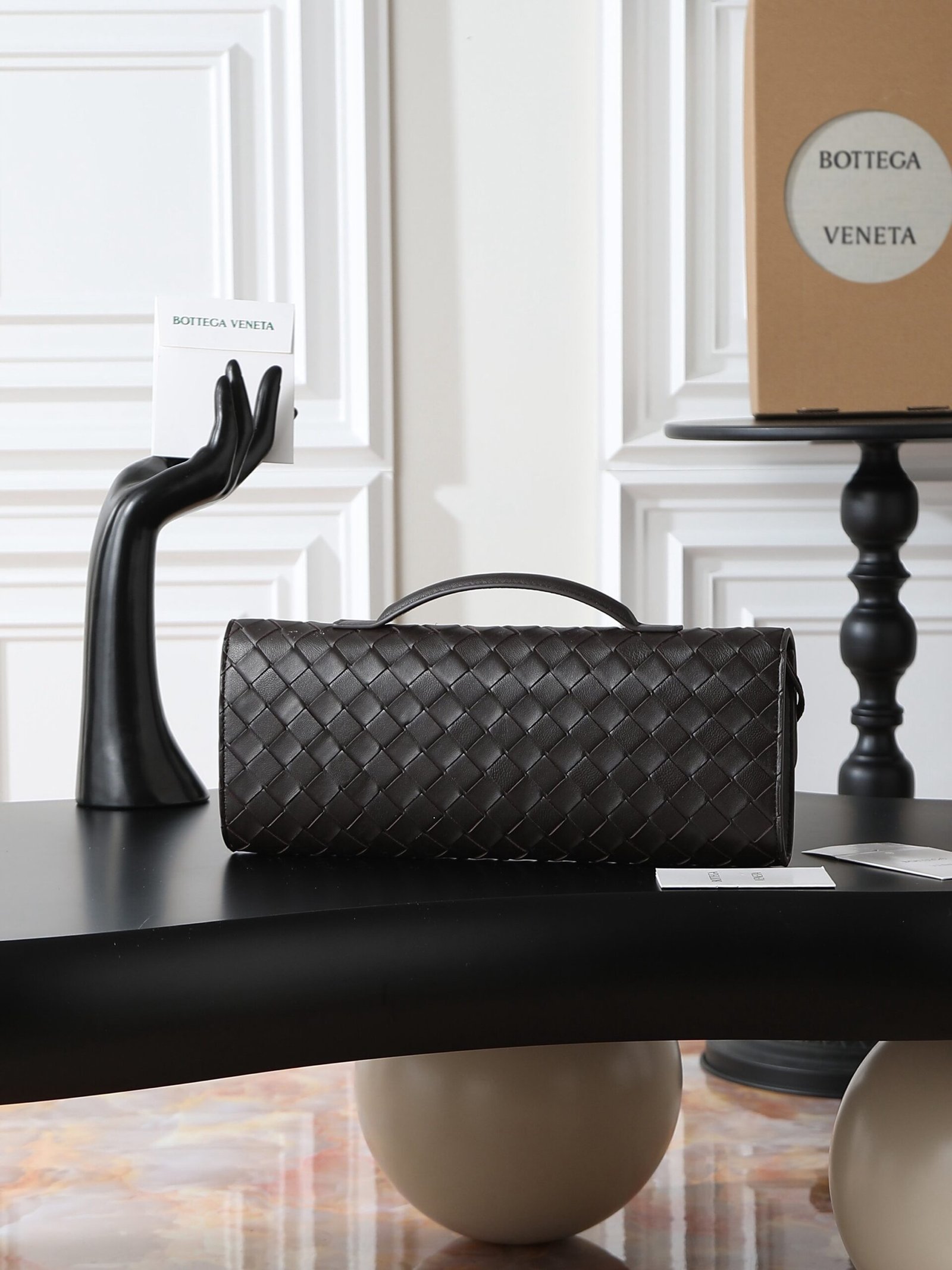 Bottega Veneta Andiamo Clutch Dark Brown - Afbeelding 2