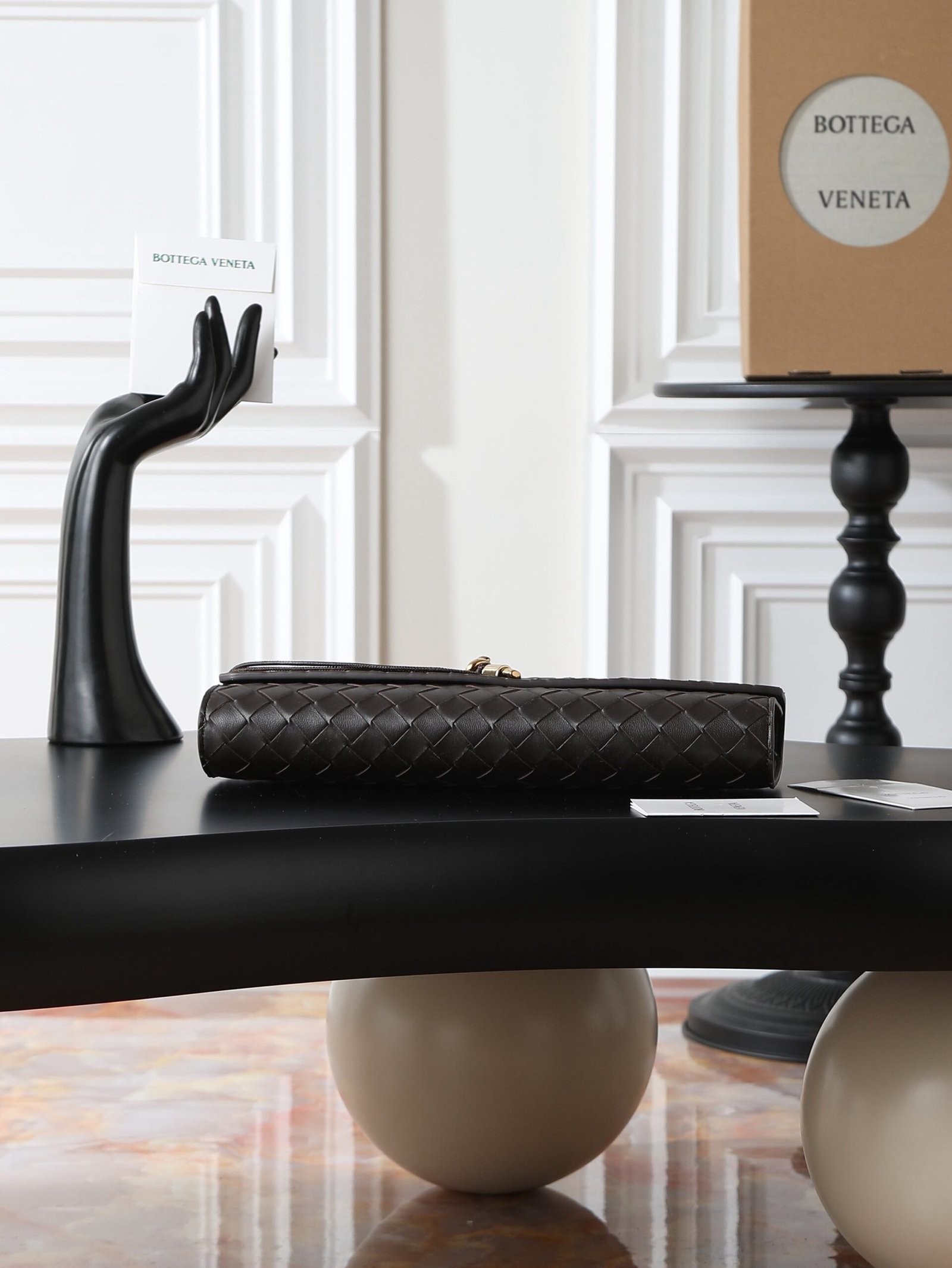 Bottega Veneta Andiamo Clutch Dark Brown - Afbeelding 3