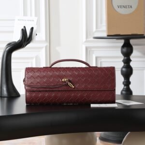 Bottega Veneta Andiamo Clutch Red