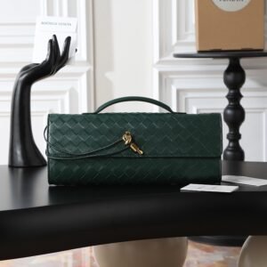 Bottega Veneta Andiamo Clutch Green