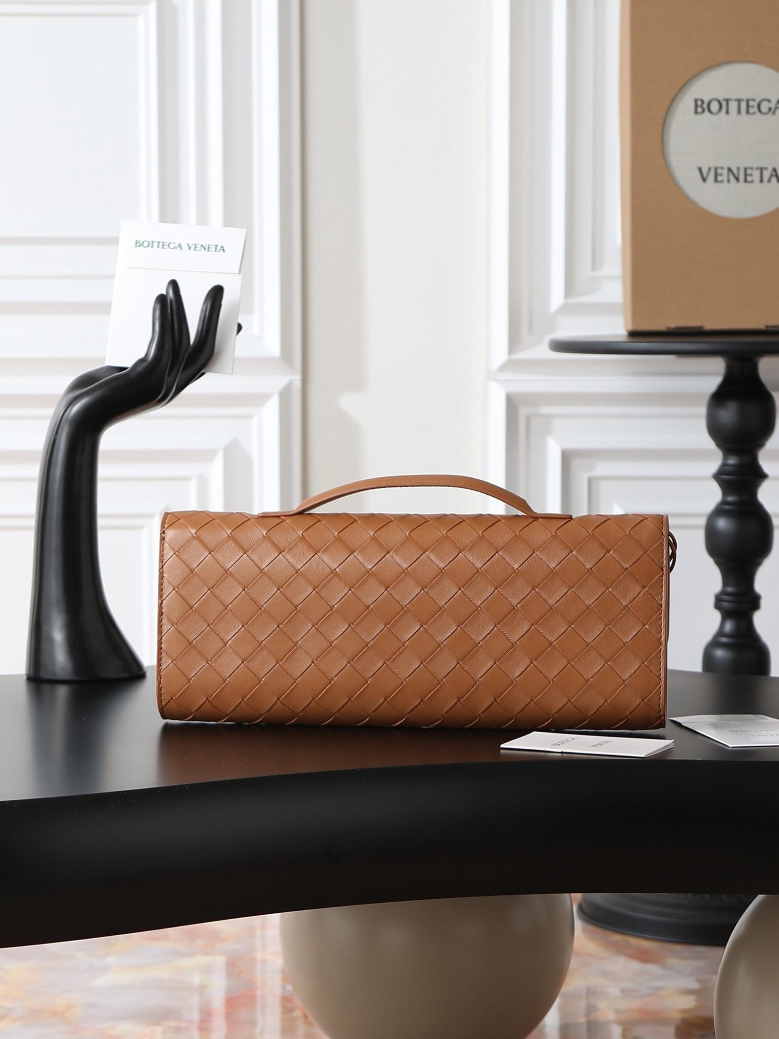 Bottega Veneta Andiamo Clutch Camel Brown - Afbeelding 2