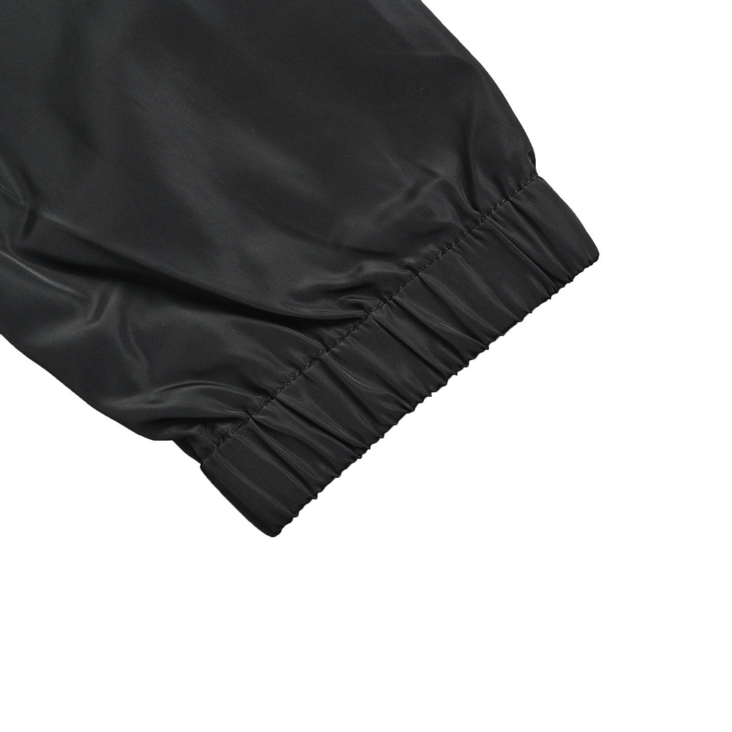 Prada Re-Nylon Arm Logo Windbreaker Jacket In Black - Afbeelding 6