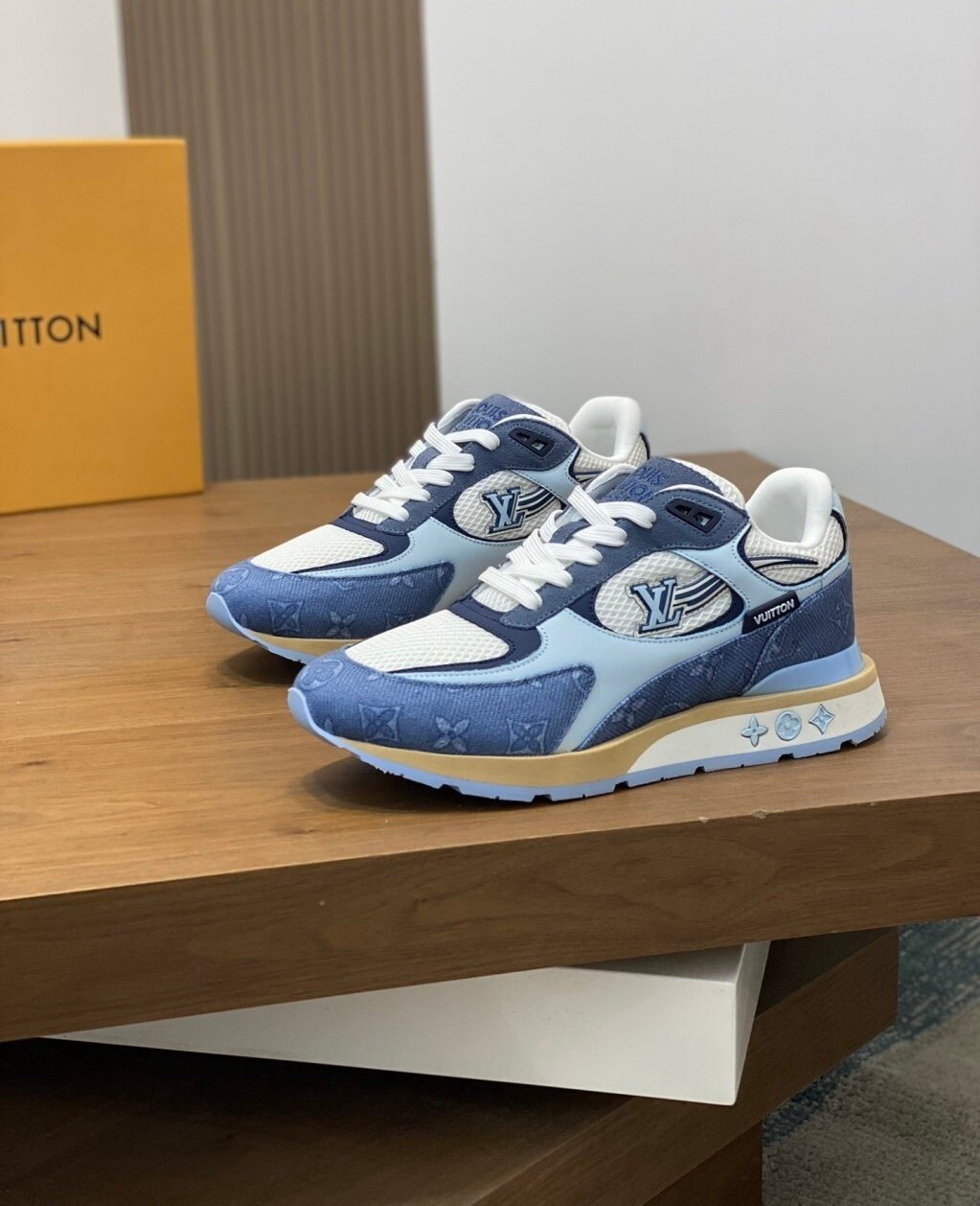 Louis Vuitton Run Away Baby Blue - Afbeelding 3