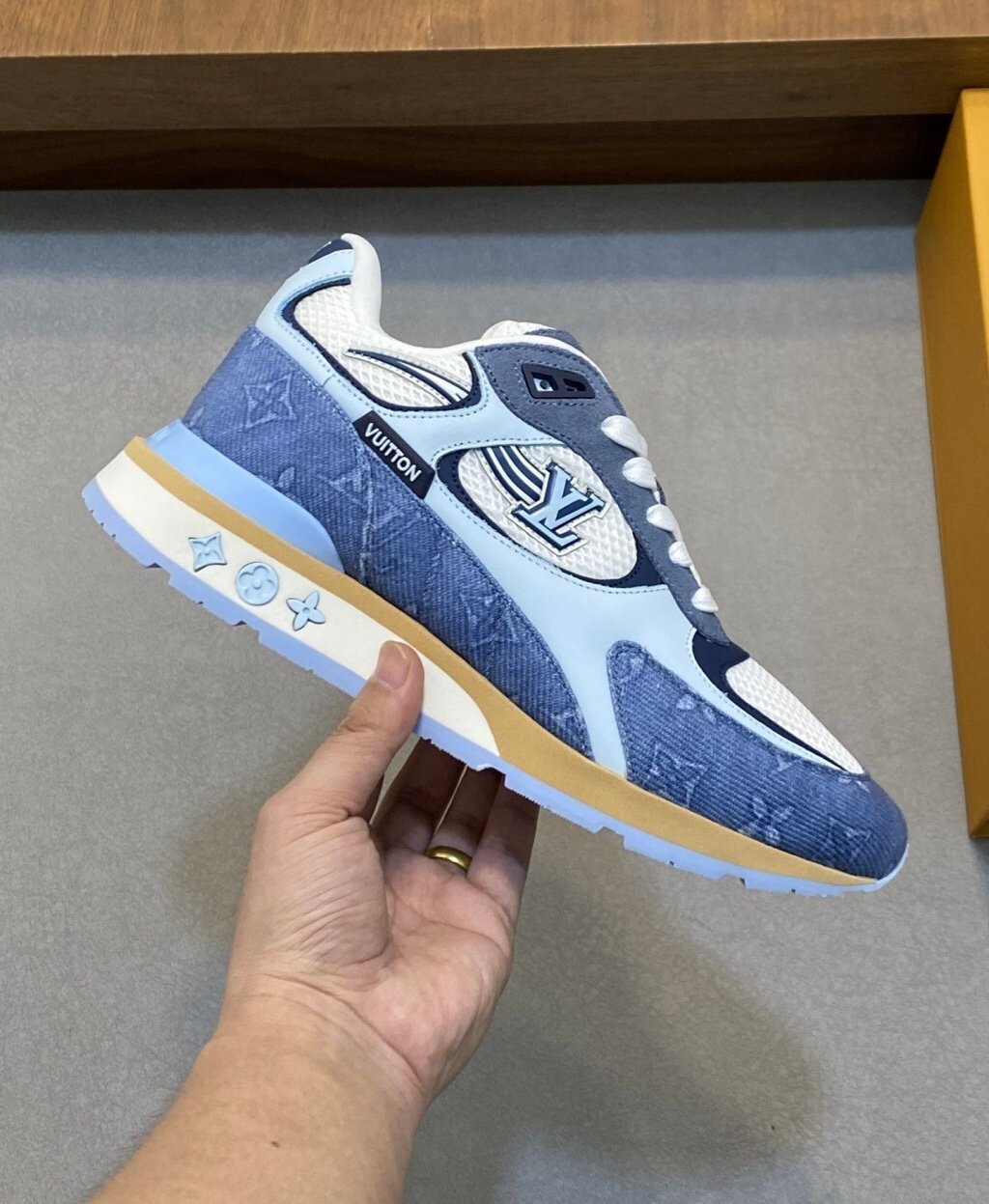 Louis Vuitton Run Away Baby Blue - Afbeelding 6
