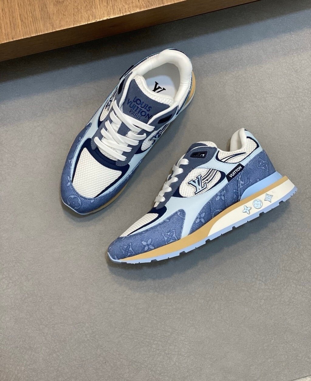 Louis Vuitton Run Away Baby Blue - Afbeelding 5