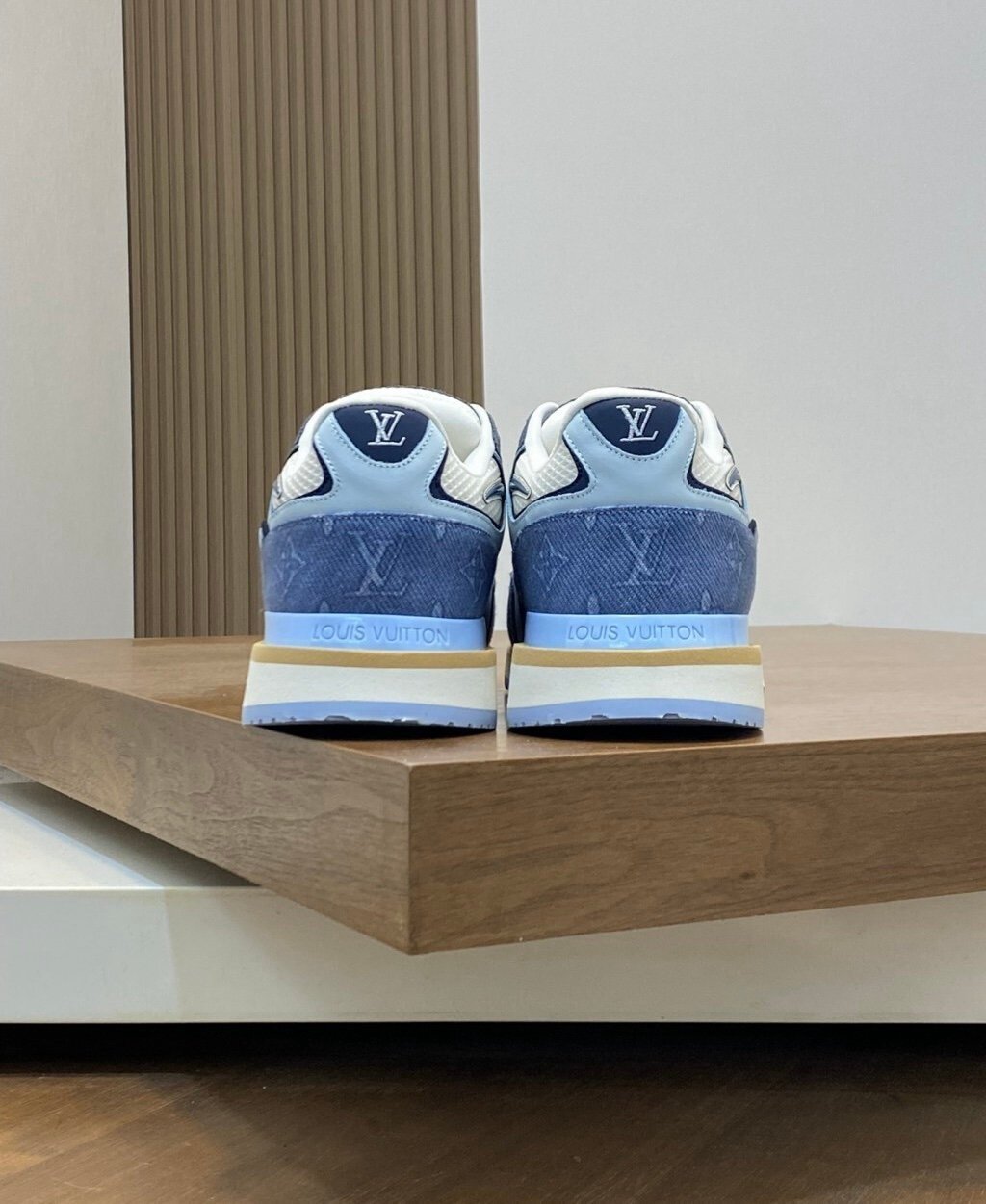 Louis Vuitton Run Away Baby Blue - Afbeelding 4