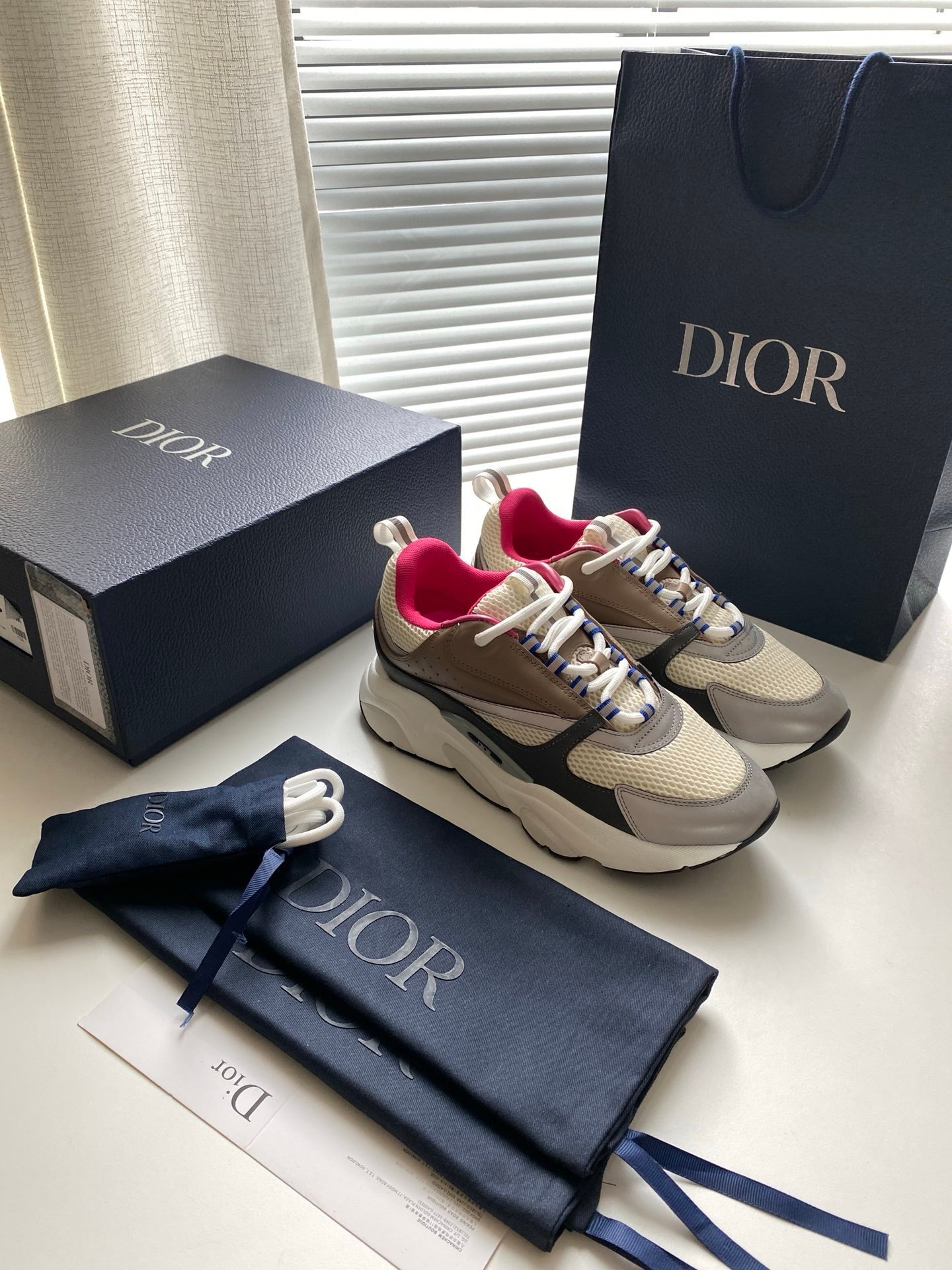 Dior B22 Beige Dark Grey - Afbeelding 2