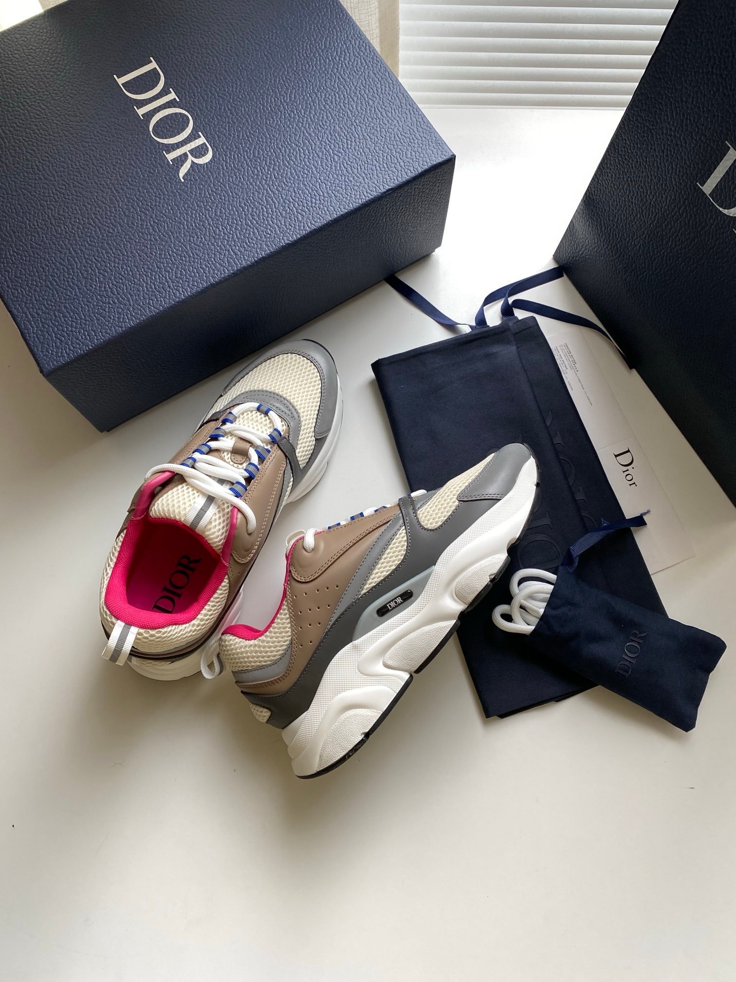 Dior B22 Beige Dark Grey - Afbeelding 3