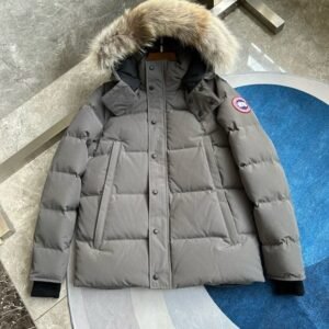 Alternative view of Canada Goose Wyndham Parka Graphite Fur
