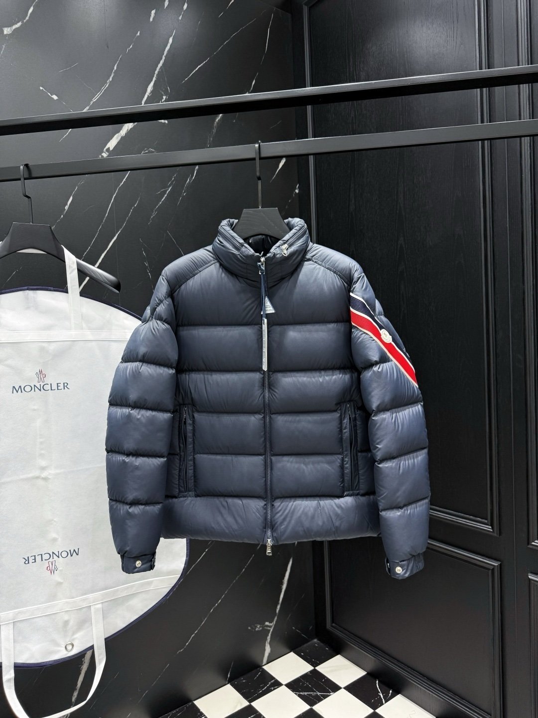 Moncler Navy Solayan Down Jacket - Afbeelding 2
