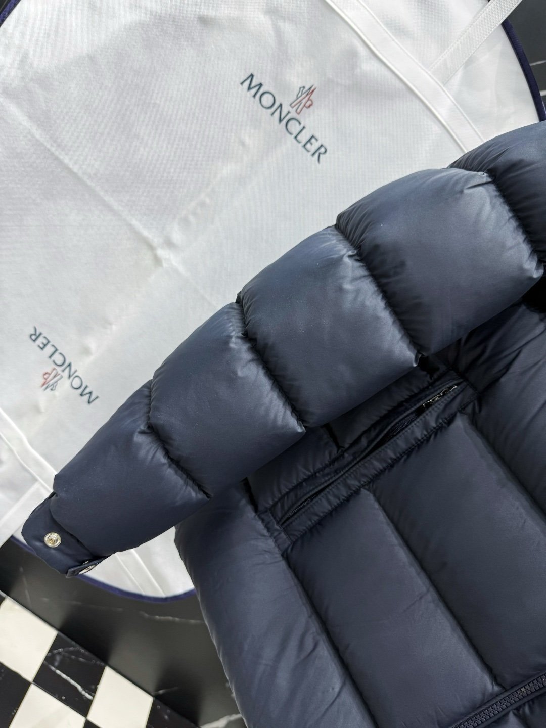Moncler Navy Solayan Down Jacket - Afbeelding 4