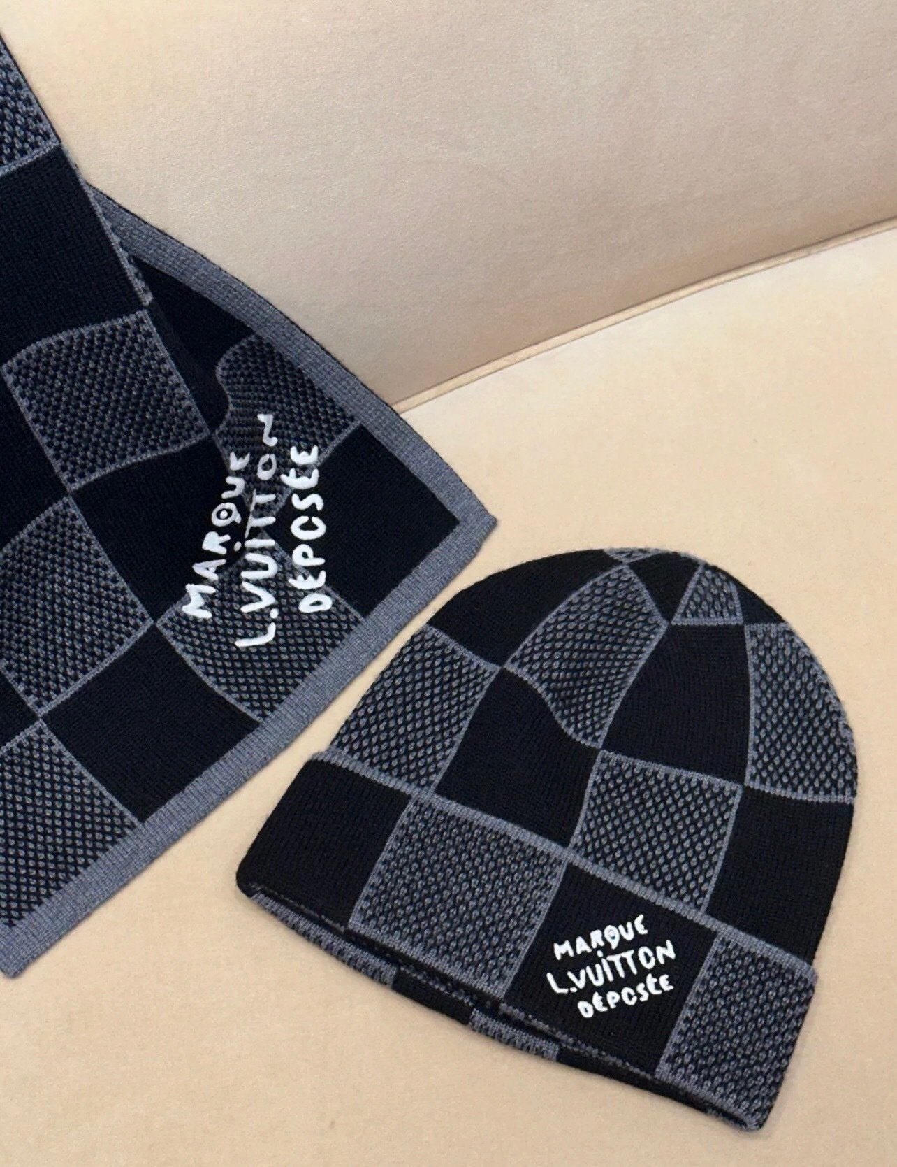 Louis Vuitton Damier Heritage Sjaal & Muts - Afbeelding 2