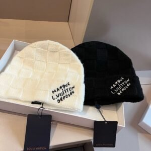 Louis Vuitton Damier Snug Muts