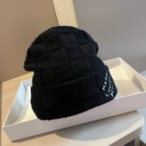 Alternative view of Louis Vuitton Damier Snug Muts