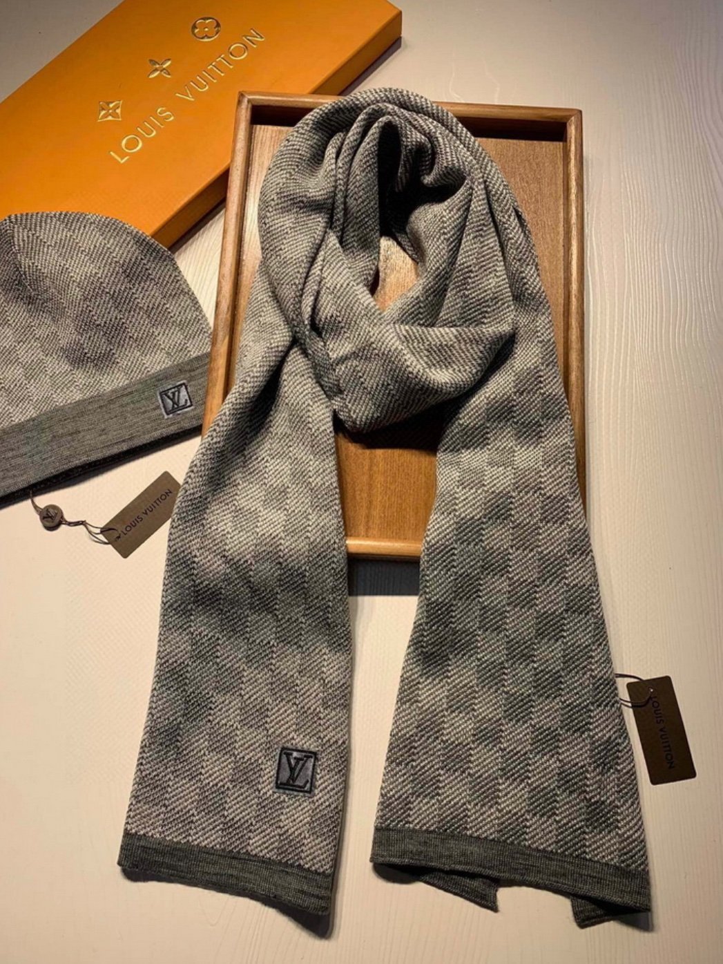 Louis Vuitton Damier Sjaal & Muts Grey