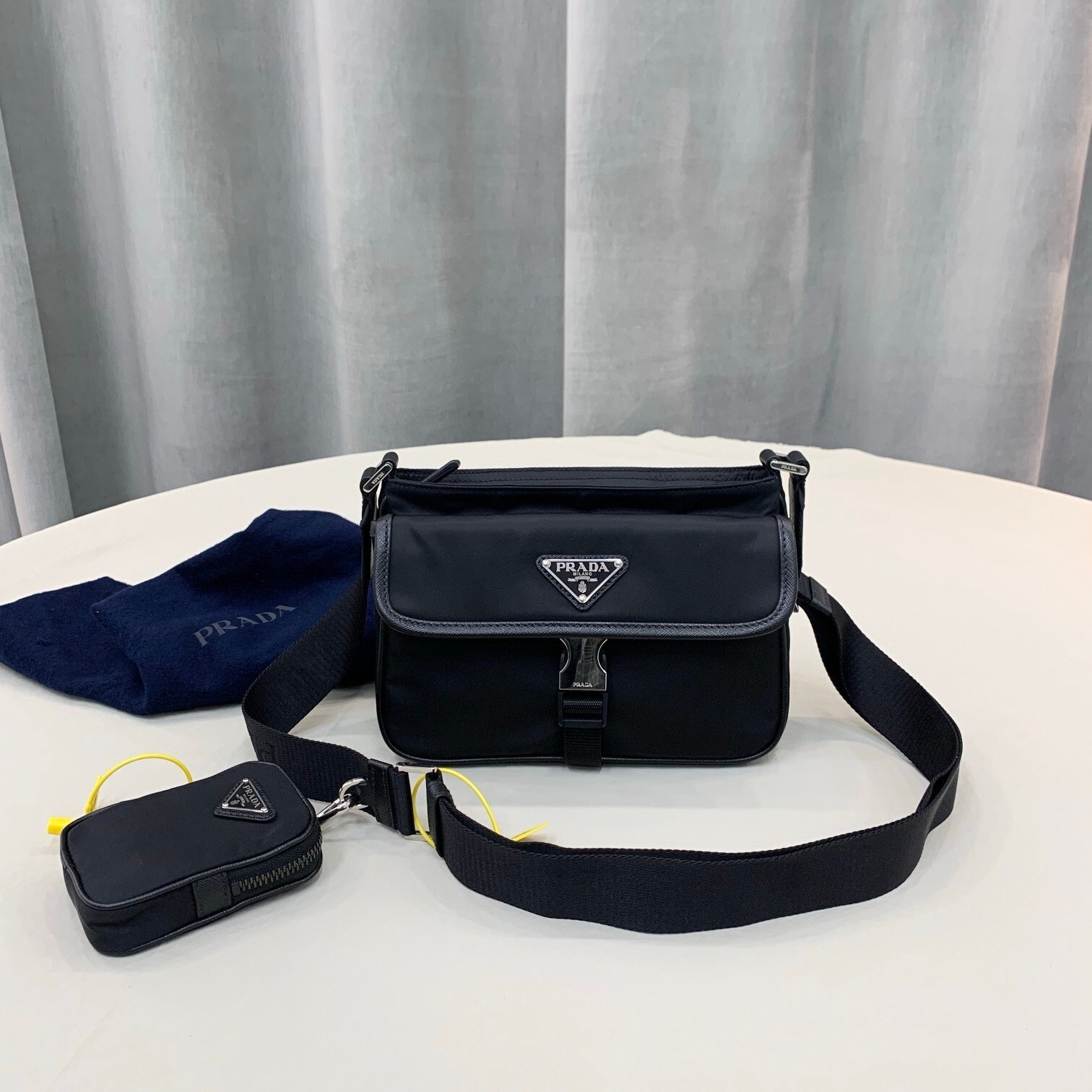 Prada In Re-Nylon Shoulder Bag Black - Afbeelding 2