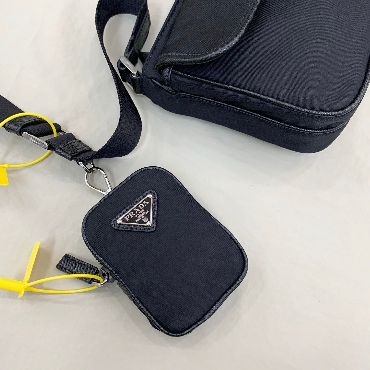 Prada In Re-Nylon Shoulder Bag Black - Afbeelding 3