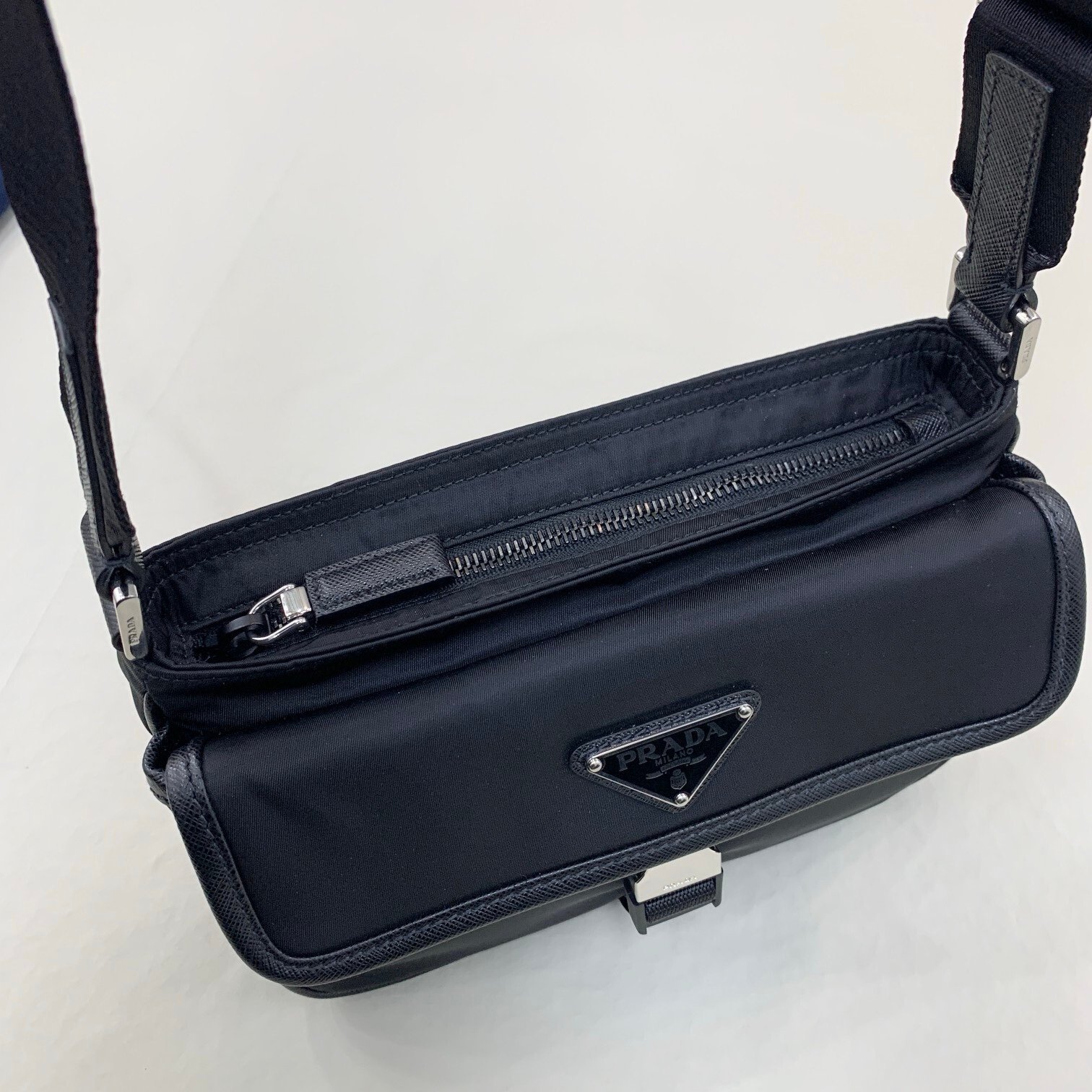 Prada In Re-Nylon Shoulder Bag Black - Afbeelding 6