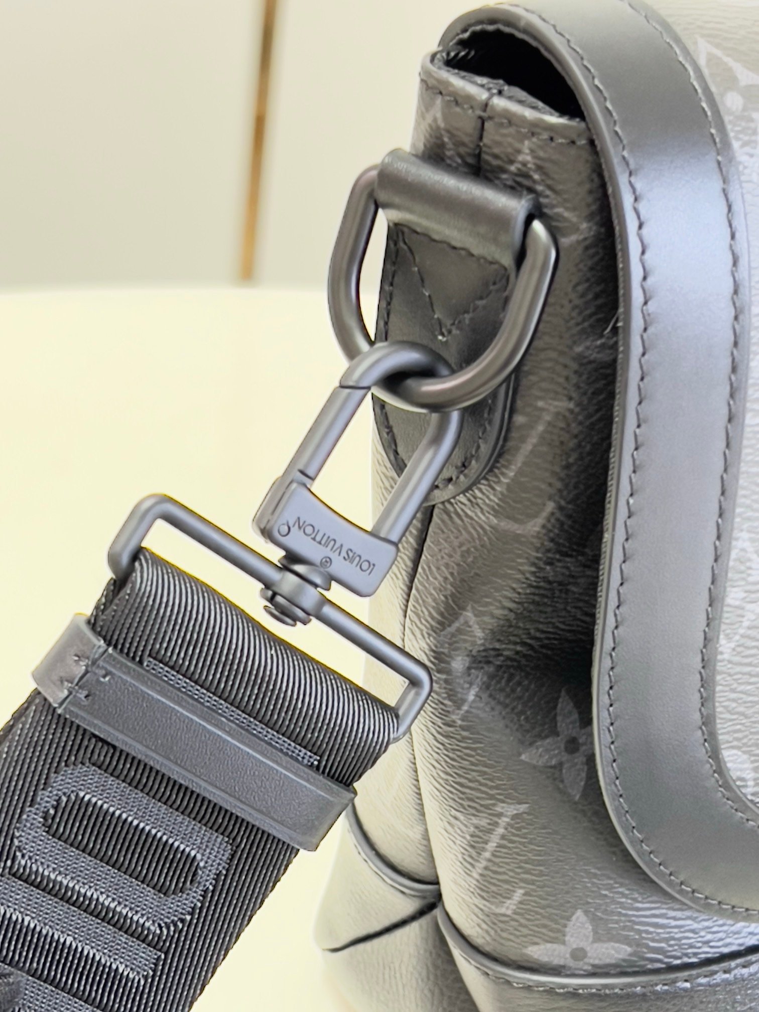 Louis Vuitton Saumur Messenger Black - Afbeelding 8