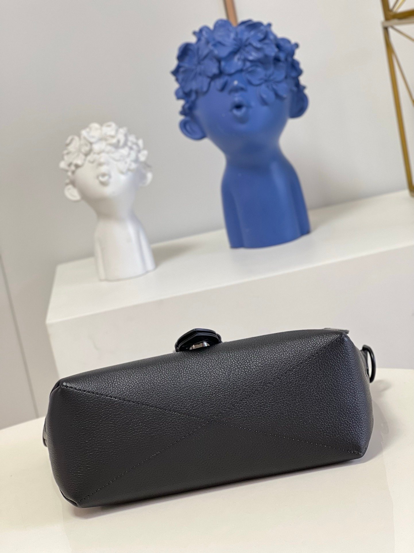Louis Vuitton Saumur Messenger Black - Afbeelding 11