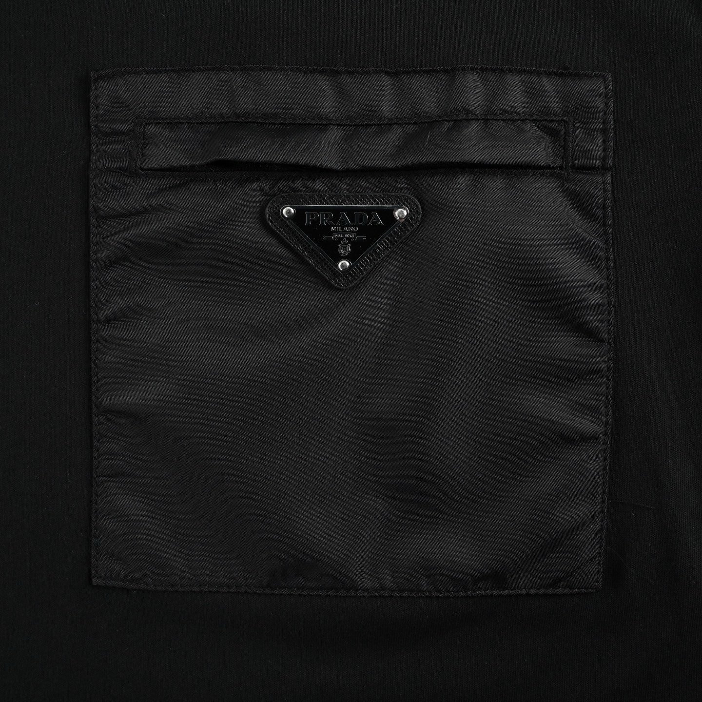 Prada Pocket Logo T-Shirt In Black - Afbeelding 4