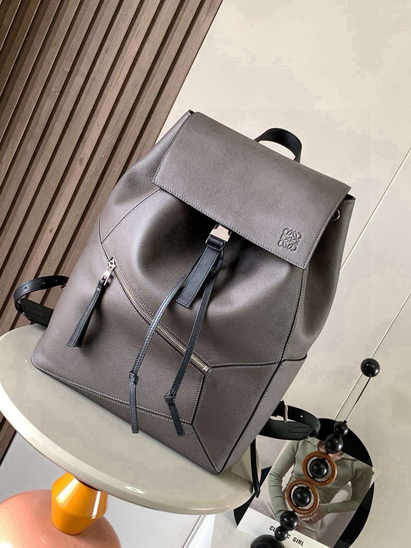 Loewe Men’s Puzzle Leather Backpack - Afbeelding 2