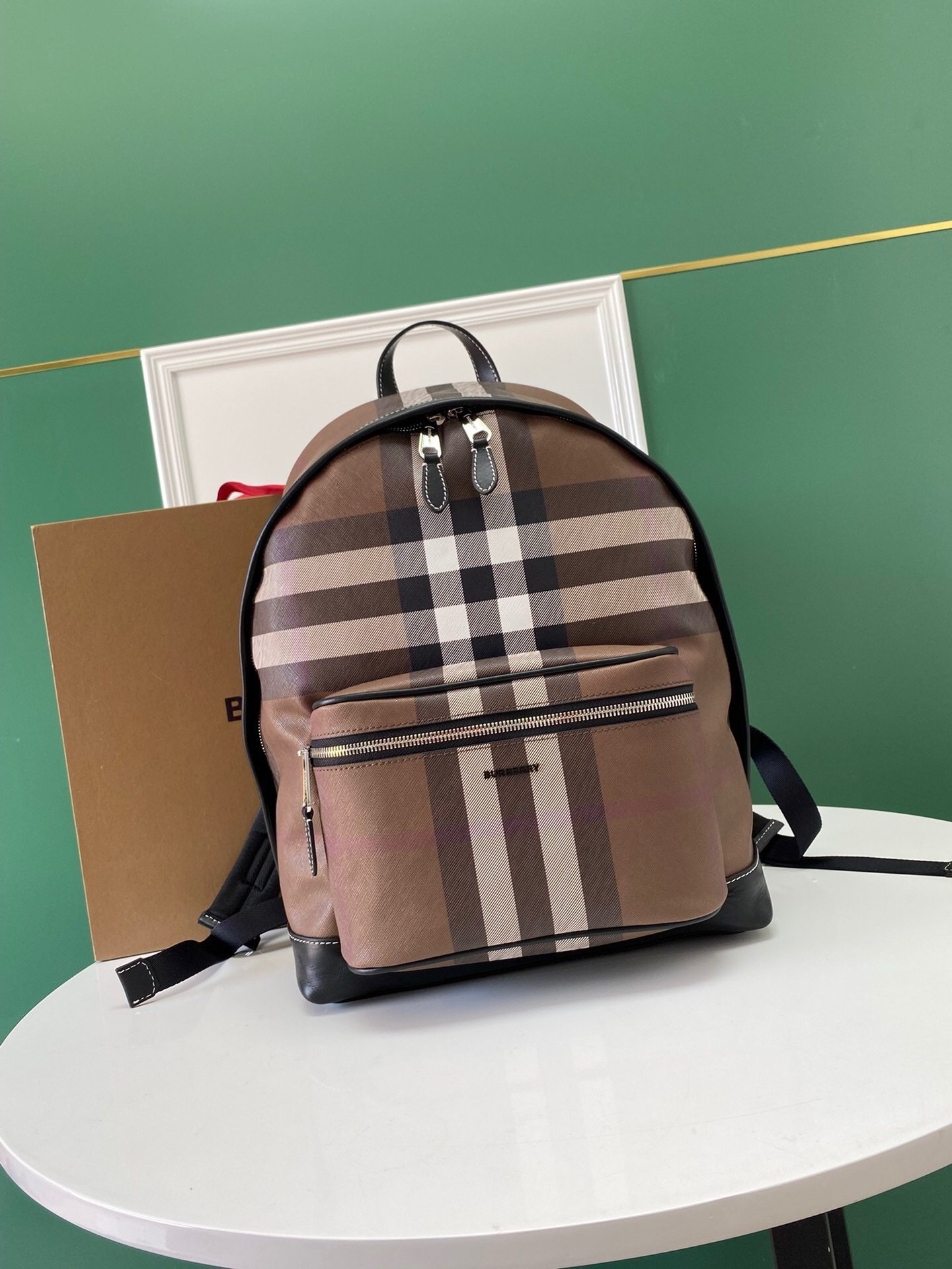 Louis Vuitton Christopher
Monogram Eclipse Reverse PM Gray Backpack - Afbeelding 2