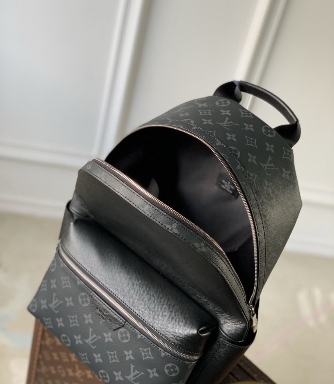 Louis Vuitton Discovery Monogram Backpack Shadow - Afbeelding 6