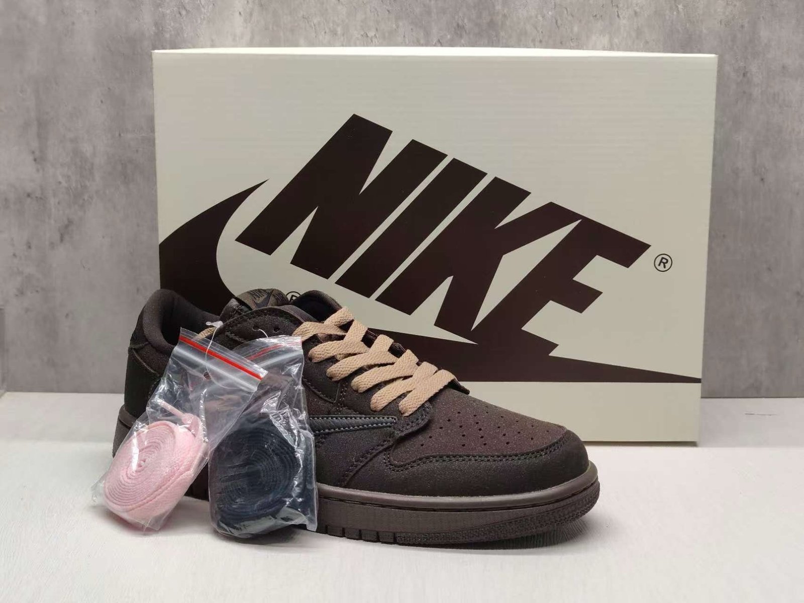 Jordan 1 Retro Low OG SP
Travis Scott Velvet Brown - Afbeelding 3