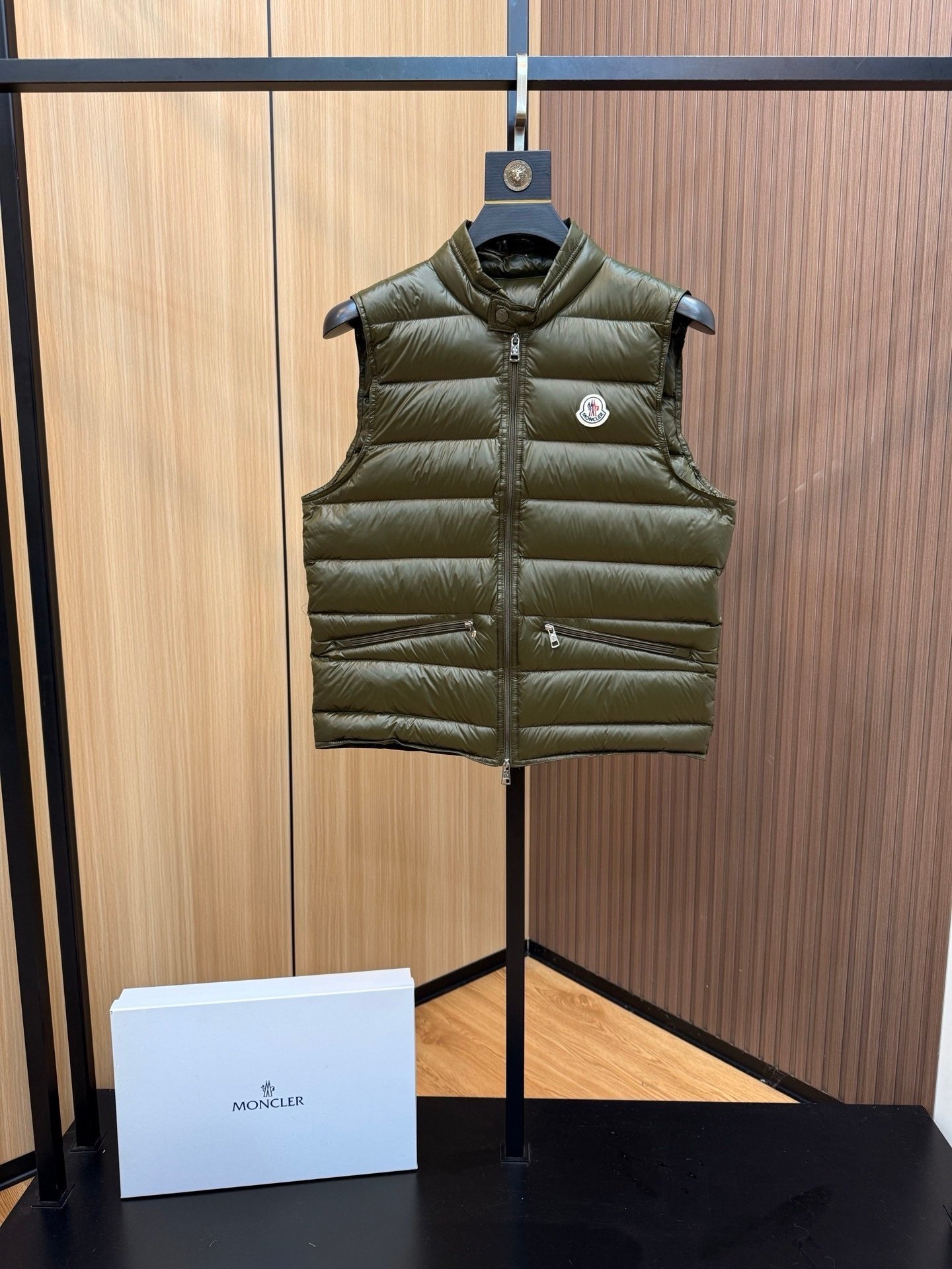 Moncler Lechtal Down Bodywarmer Olive Green - Afbeelding 2