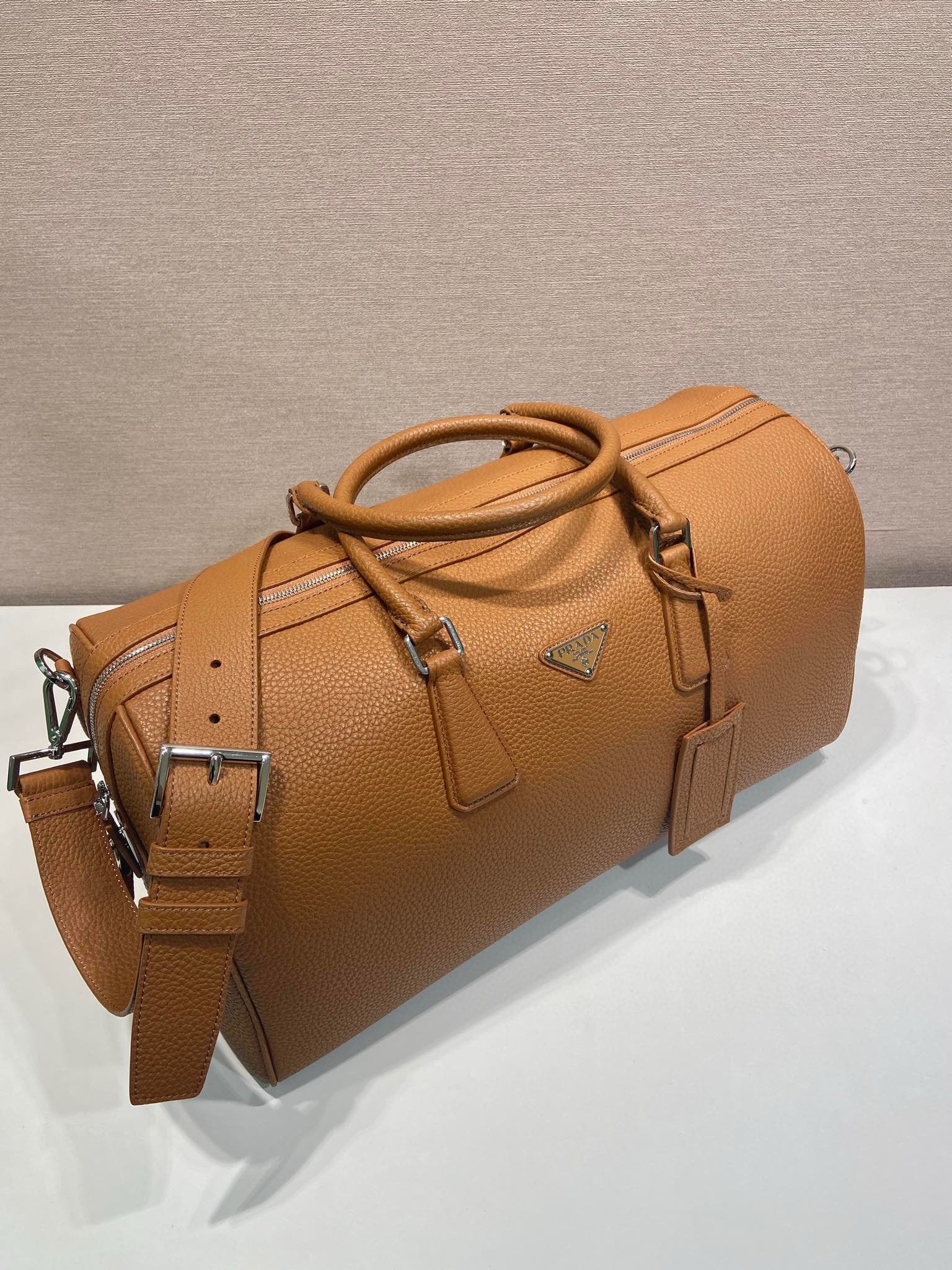 Prada Cognac Leather Duffel Bag - Afbeelding 3